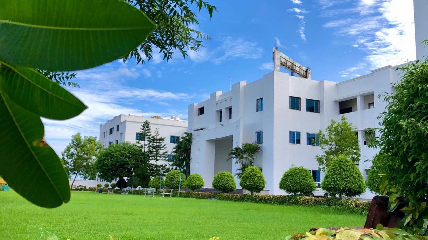 Vibrant Nursing College Surat Academic Building photo 1