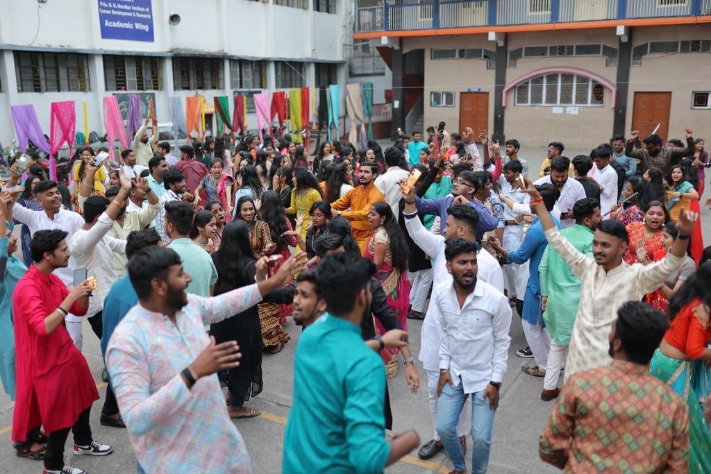 S. P. Mandali's Prin. N.G.Naralkar Institute of Career Development & Research, Pune Dandiya photo 19