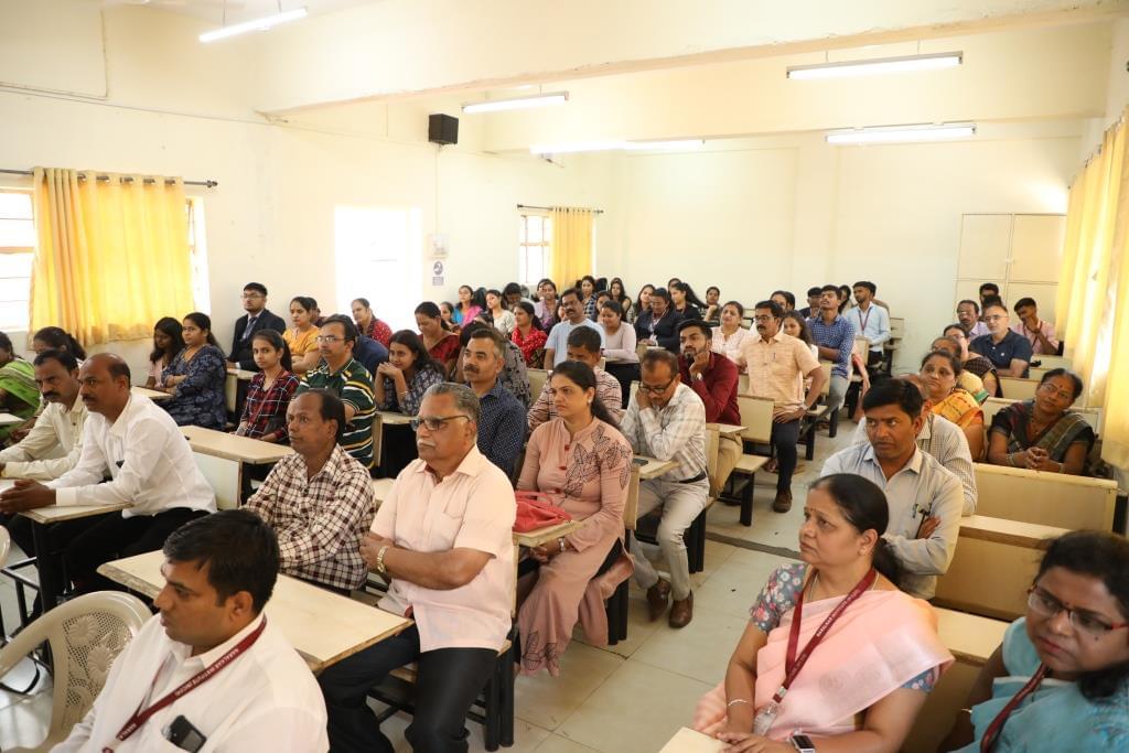 S. P. Mandali's Prin. N.G.Naralkar Institute of Career Development & Research, Pune Parents Meet Images photo 12
