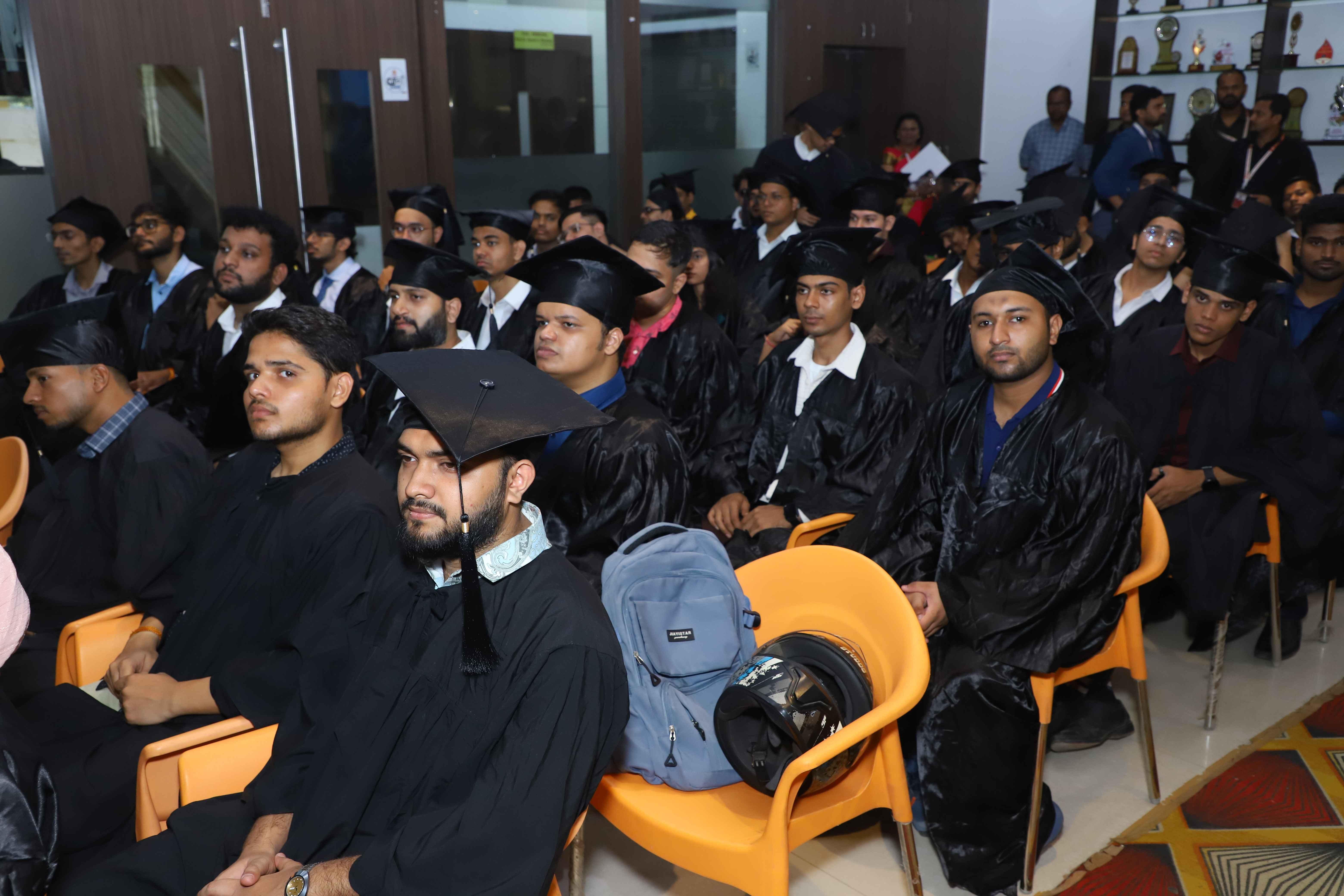Shree L. R. Tiwari College of Engineering Thane Convocation Ceremony photo 3