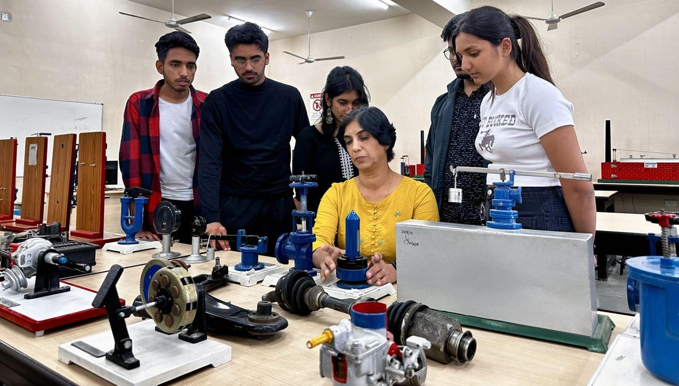 JK Lakshmipat University Jaipur Live Project photo 4