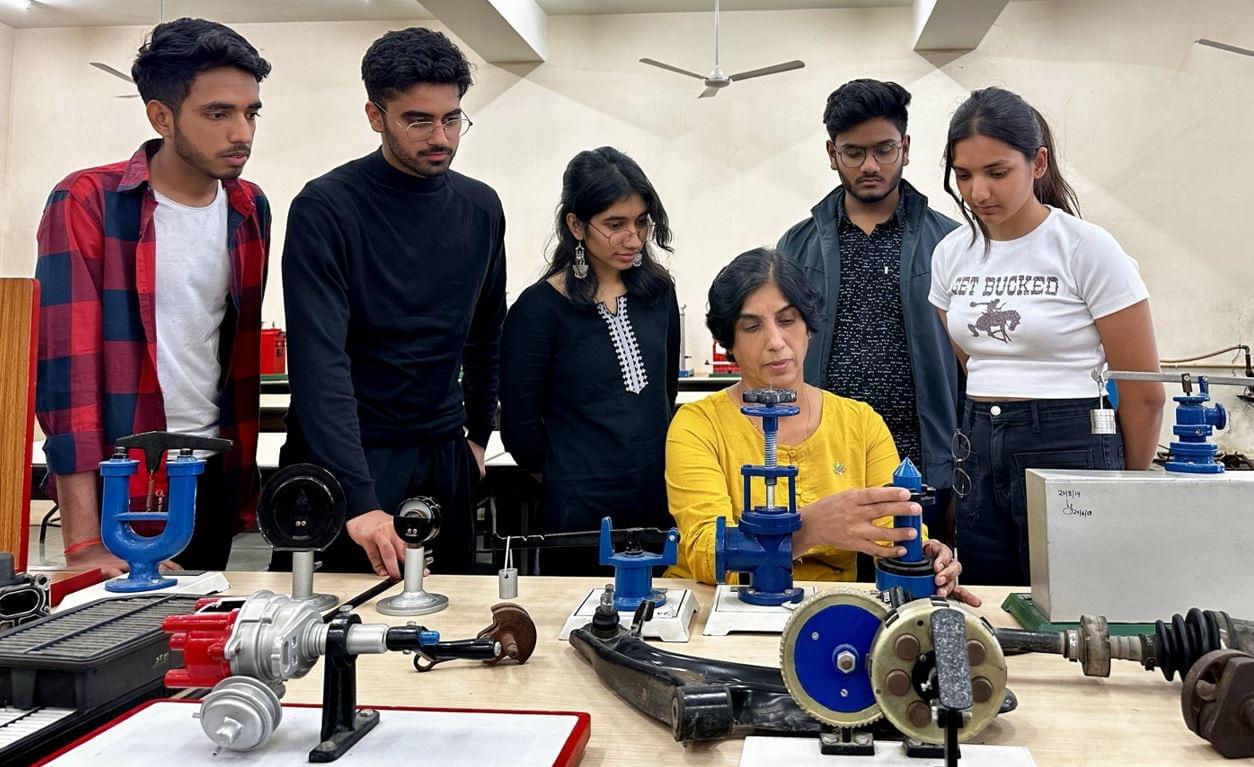 JK Lakshmipat University Jaipur Live Project photo 3