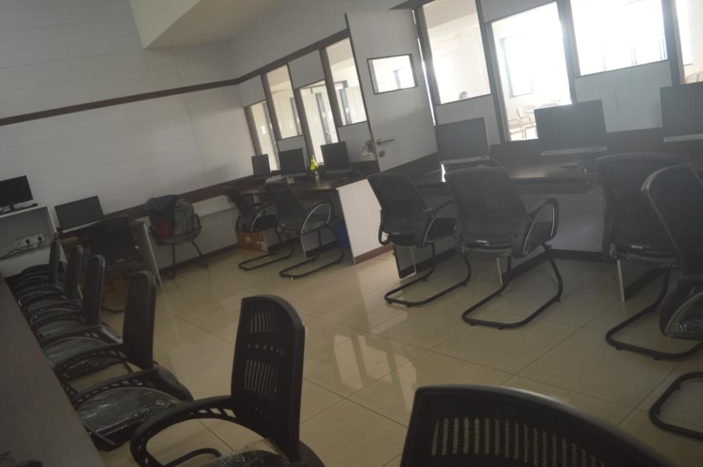 KLE College of Law Mumbai Library & Digital Library photo 2