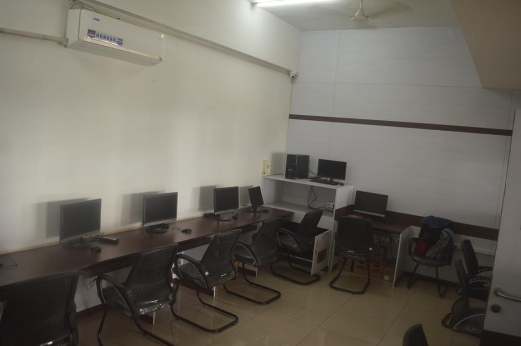 KLE College of Law Mumbai Library & Digital Library photo 4