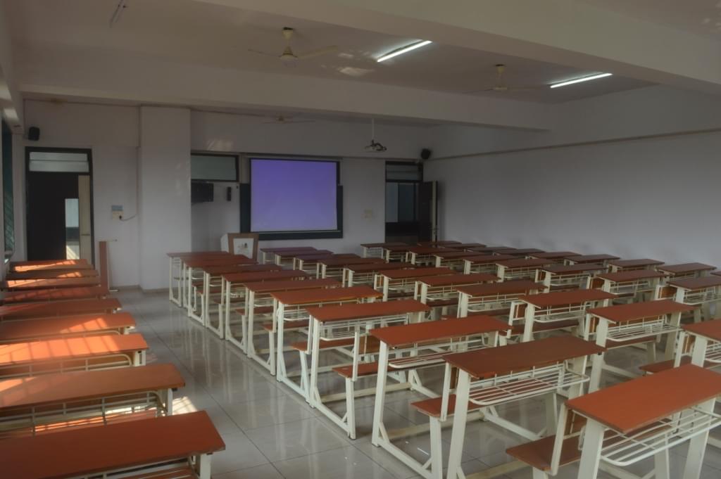 KLE College of Law Mumbai Smart Classroom photo 3