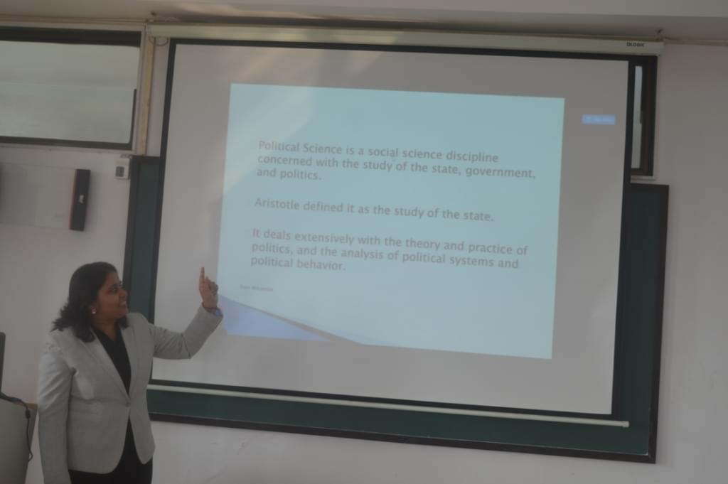 KLE College of Law Mumbai Smart Classroom photo 5