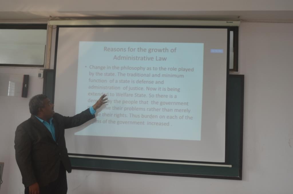 KLE College of Law Mumbai Smart Classroom photo 6