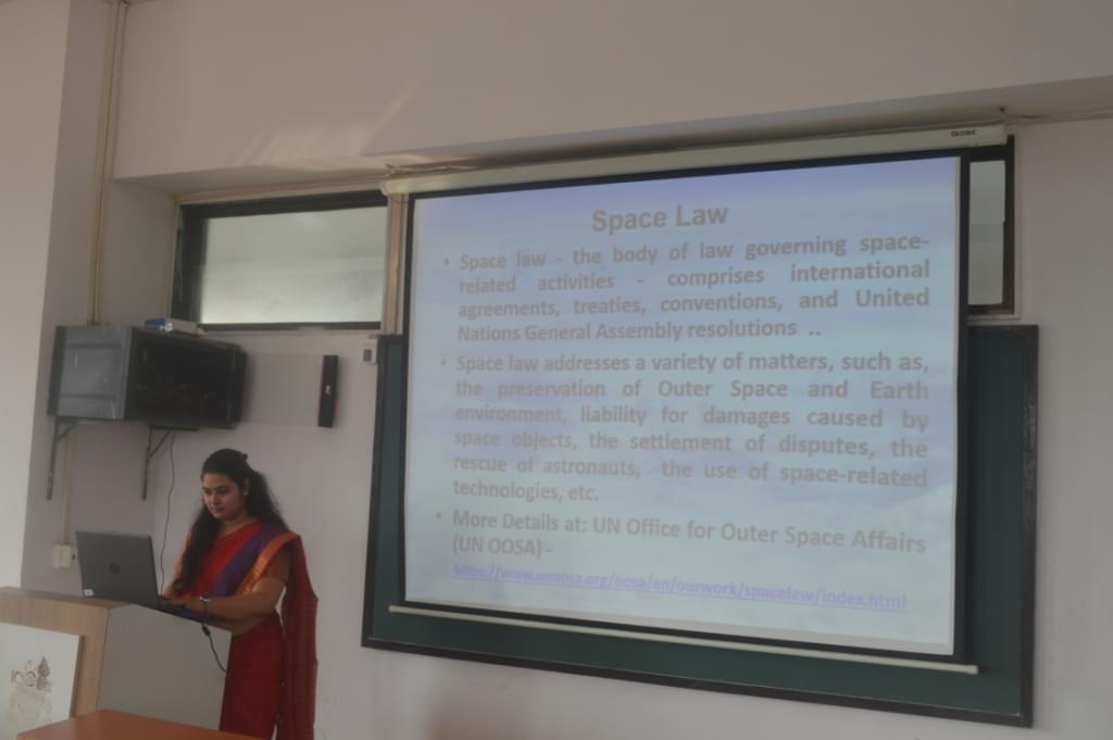 KLE College of Law Mumbai Smart Classroom photo 7