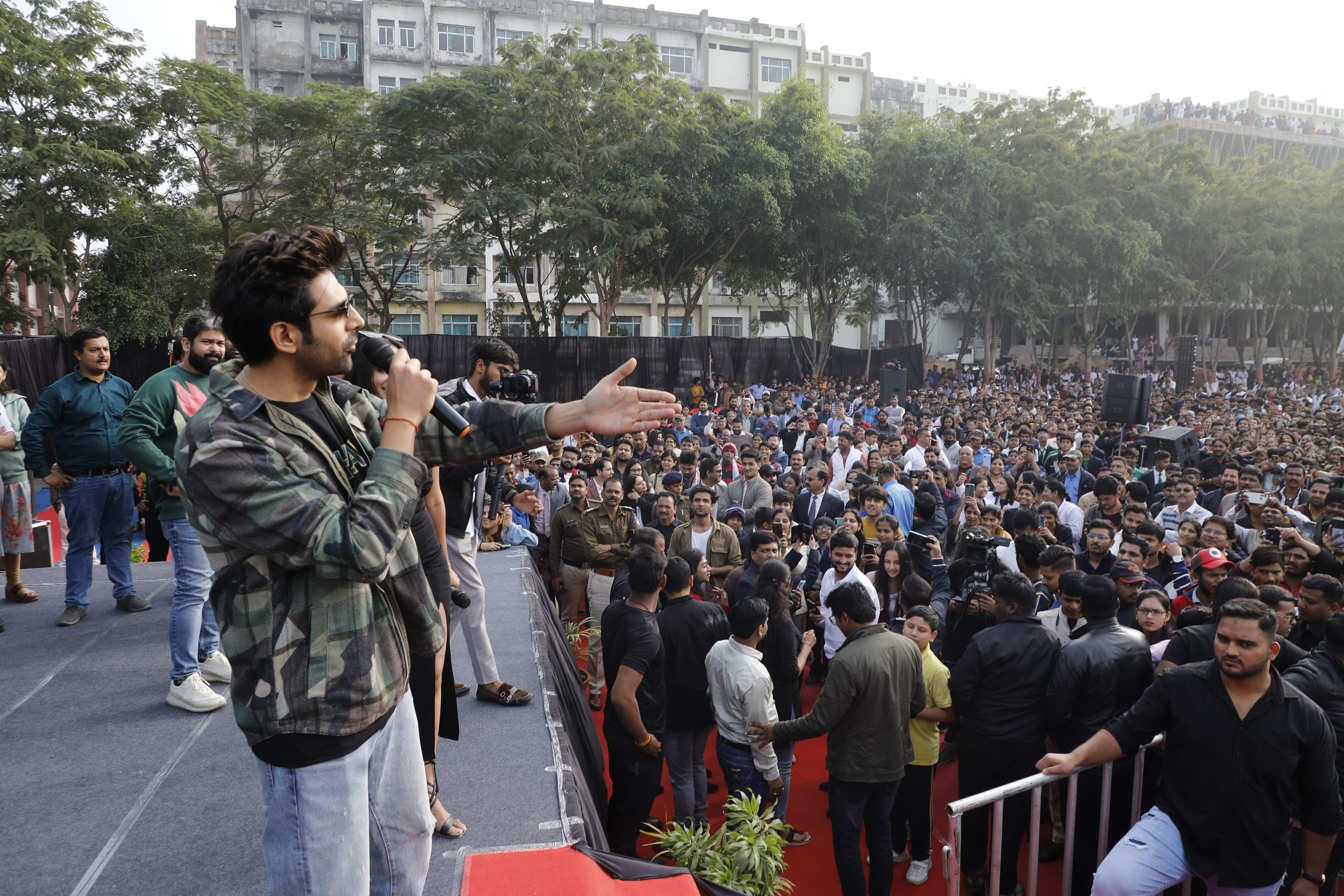 Malwanchal University Indore Celebrities photo 1