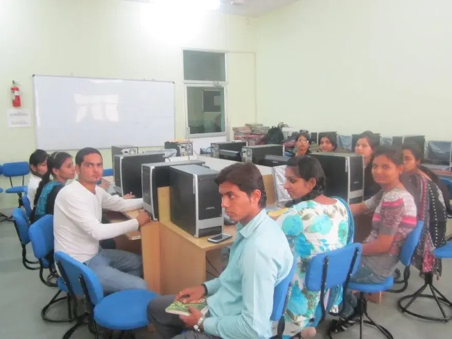 Shri Jayantilal Hirachand Sanghvi Gujarati Innovative College Of Commerce & Science Indore Infrastructure photo 7