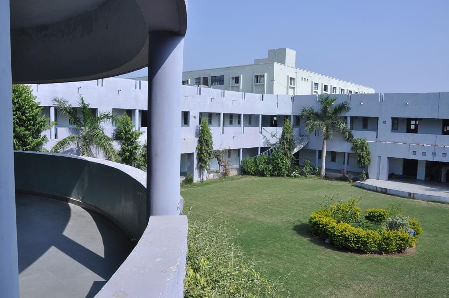 S. V. Institute of Management Kadi Academic Building photo 3