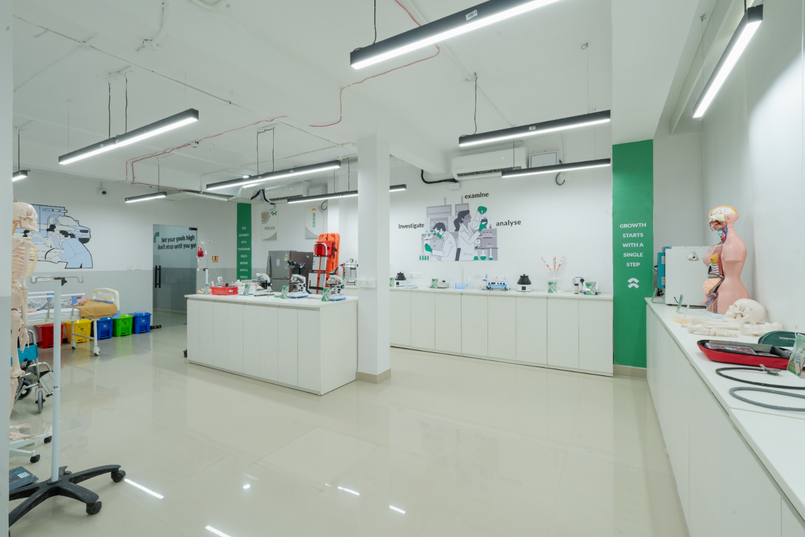 Yenepoya University Powered by Emversity. Lab photo 4