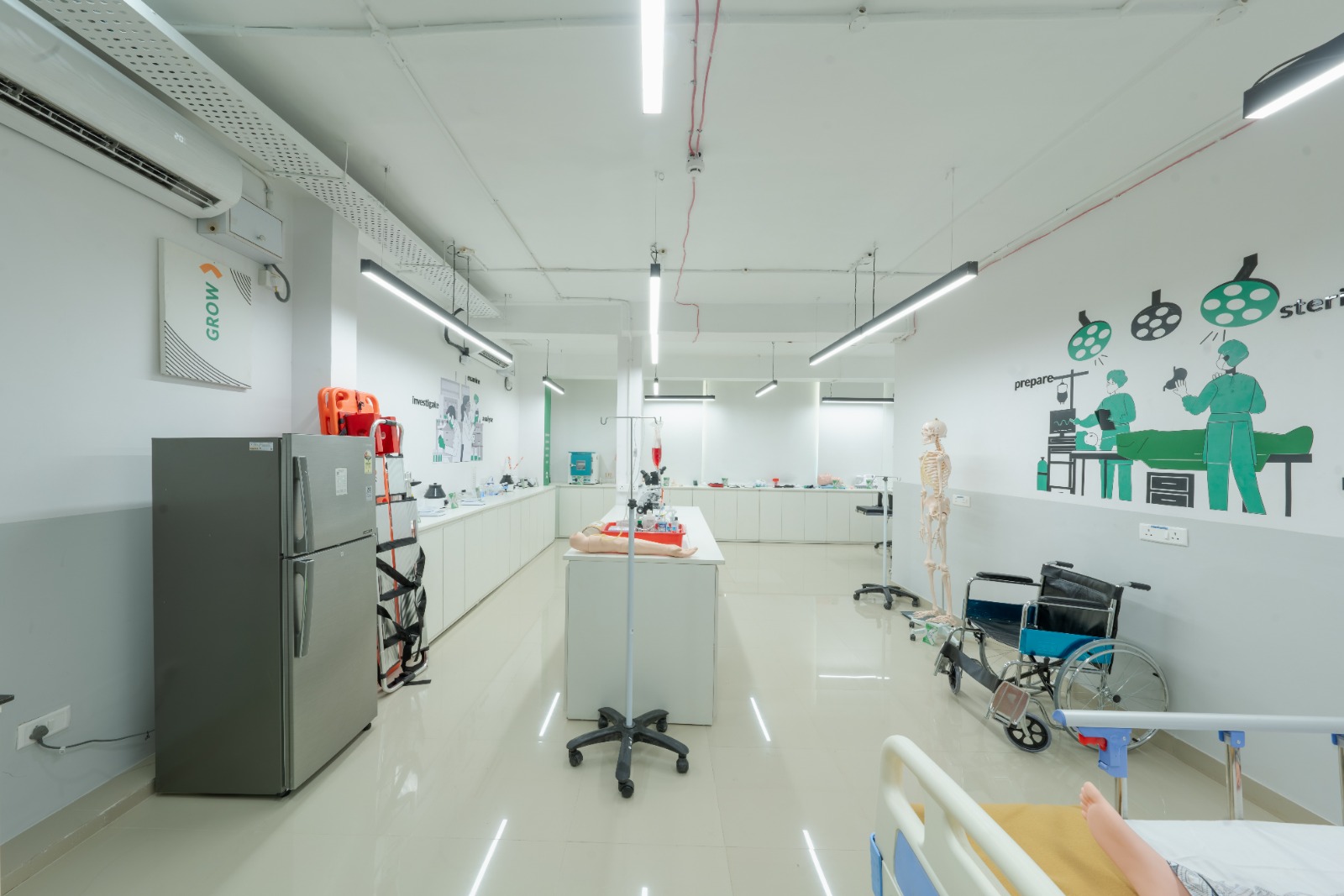 Yenepoya University Powered by Emversity. Lab photo 2