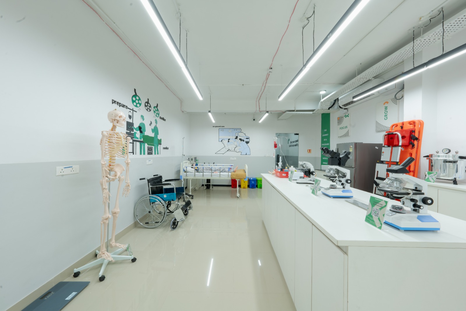 Yenepoya University Powered by Emversity. Lab photo 9