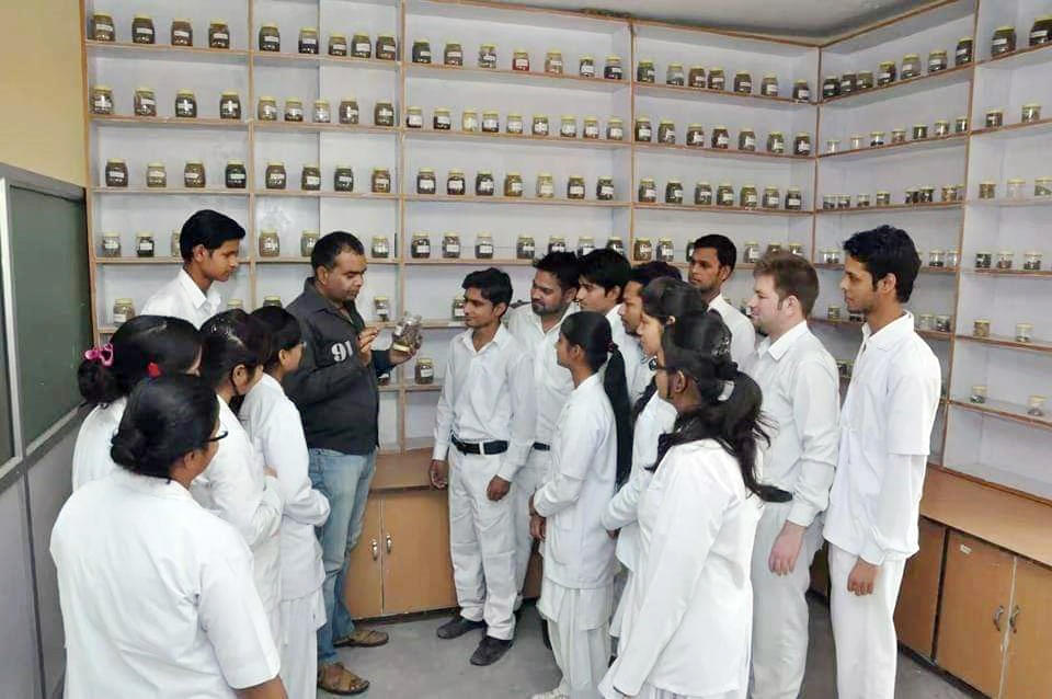 Dr. Krishna Gopal Dwivedi Ayurvedic Medical College and Hospital Jhansi Laboratory photo 5