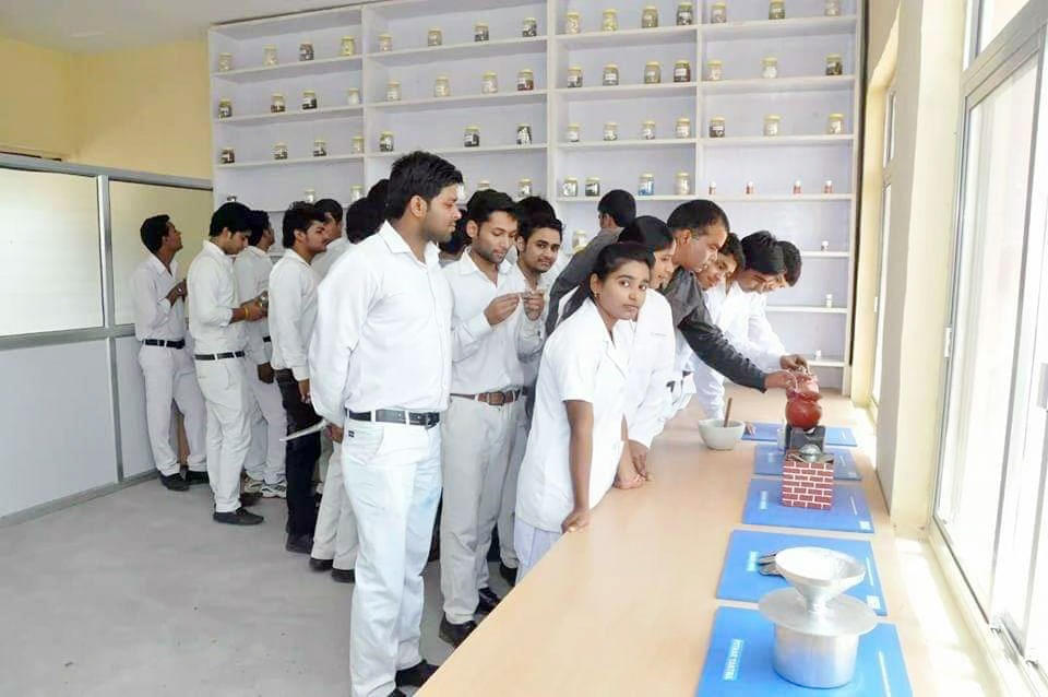 Dr. Krishna Gopal Dwivedi Ayurvedic Medical College and Hospital Jhansi Laboratory photo 3