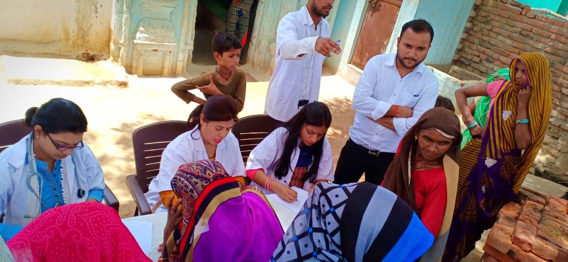 Dr. Krishna Gopal Dwivedi Ayurvedic Medical College and Hospital Jhansi Medical Camp photo 6