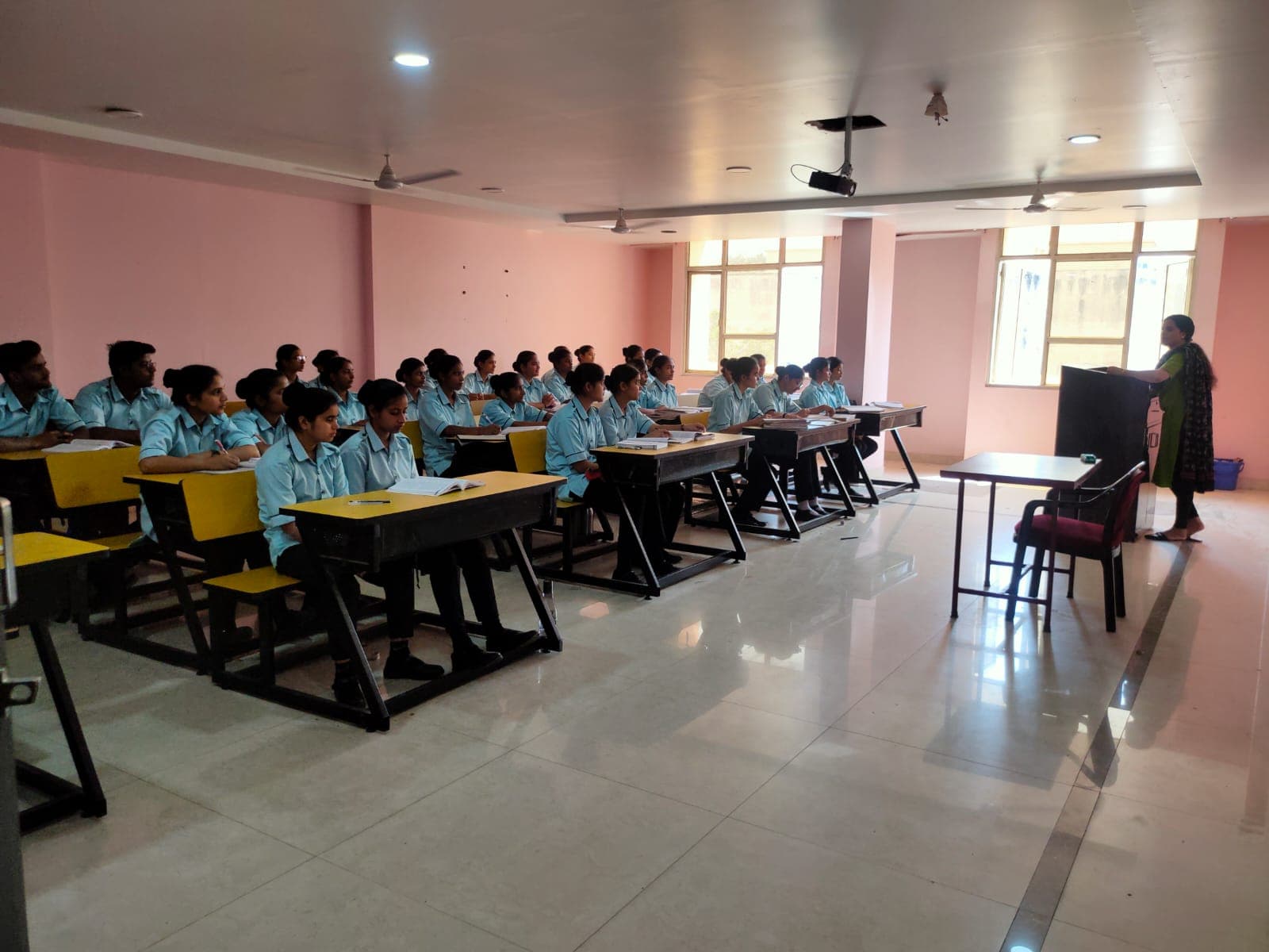 Savitri Nursing and Paramedical Institute Gorakhpur Academic Building photo 6