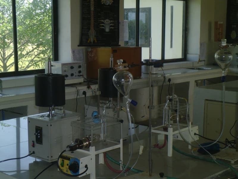 Kunwar Haribansh Singh College of Pharmacy Jaunpur LABS photo 6