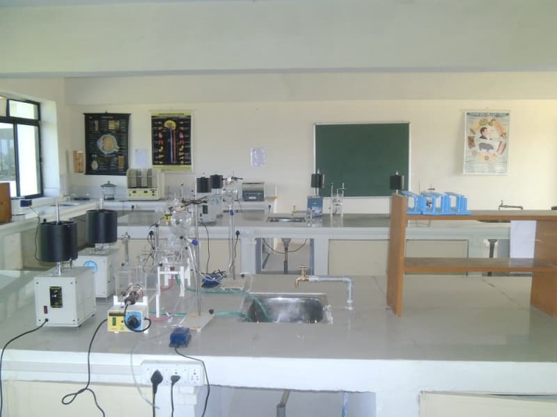 Kunwar Haribansh Singh College of Pharmacy Jaunpur LABS photo 3