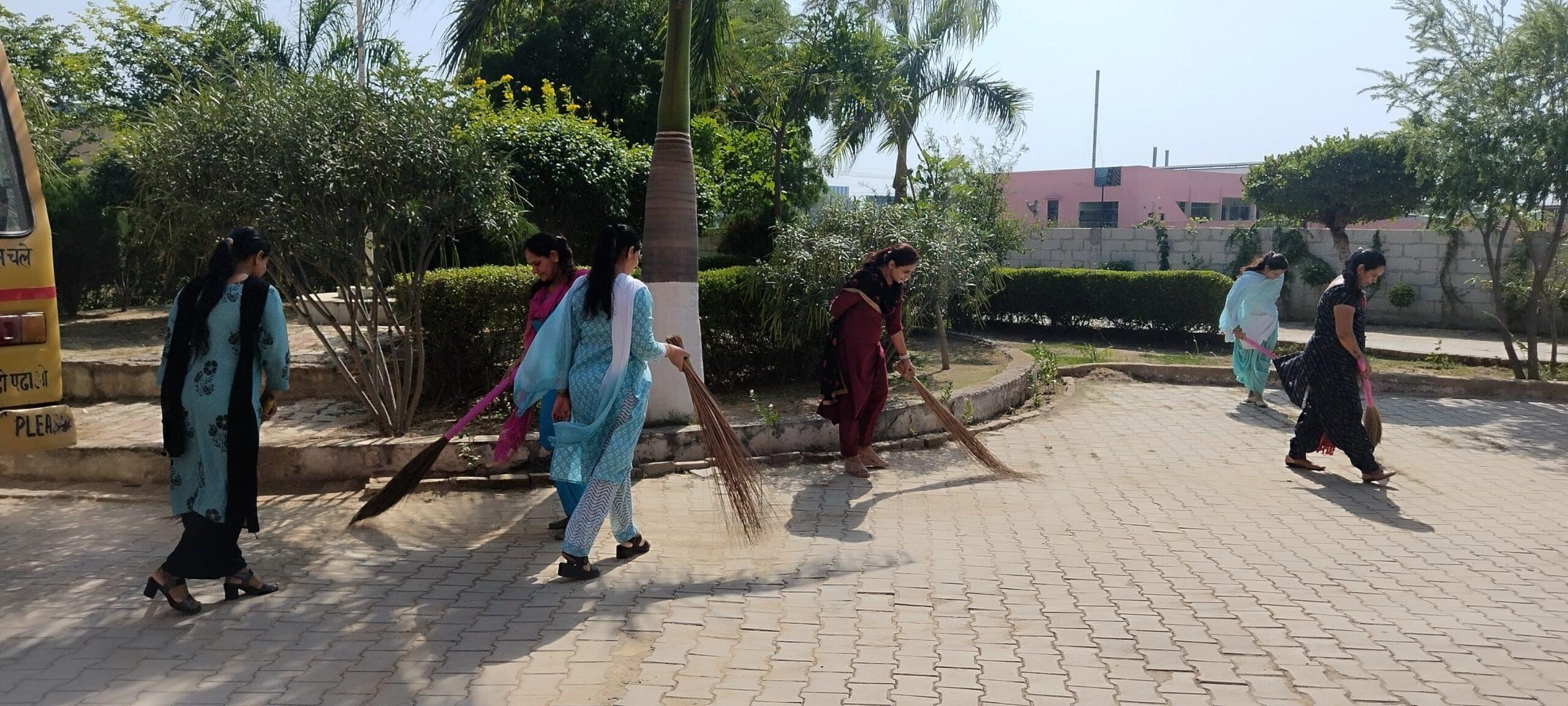 Delhi Global Institute of Technology Jhajjar Swachhata hi sewa event photo 2