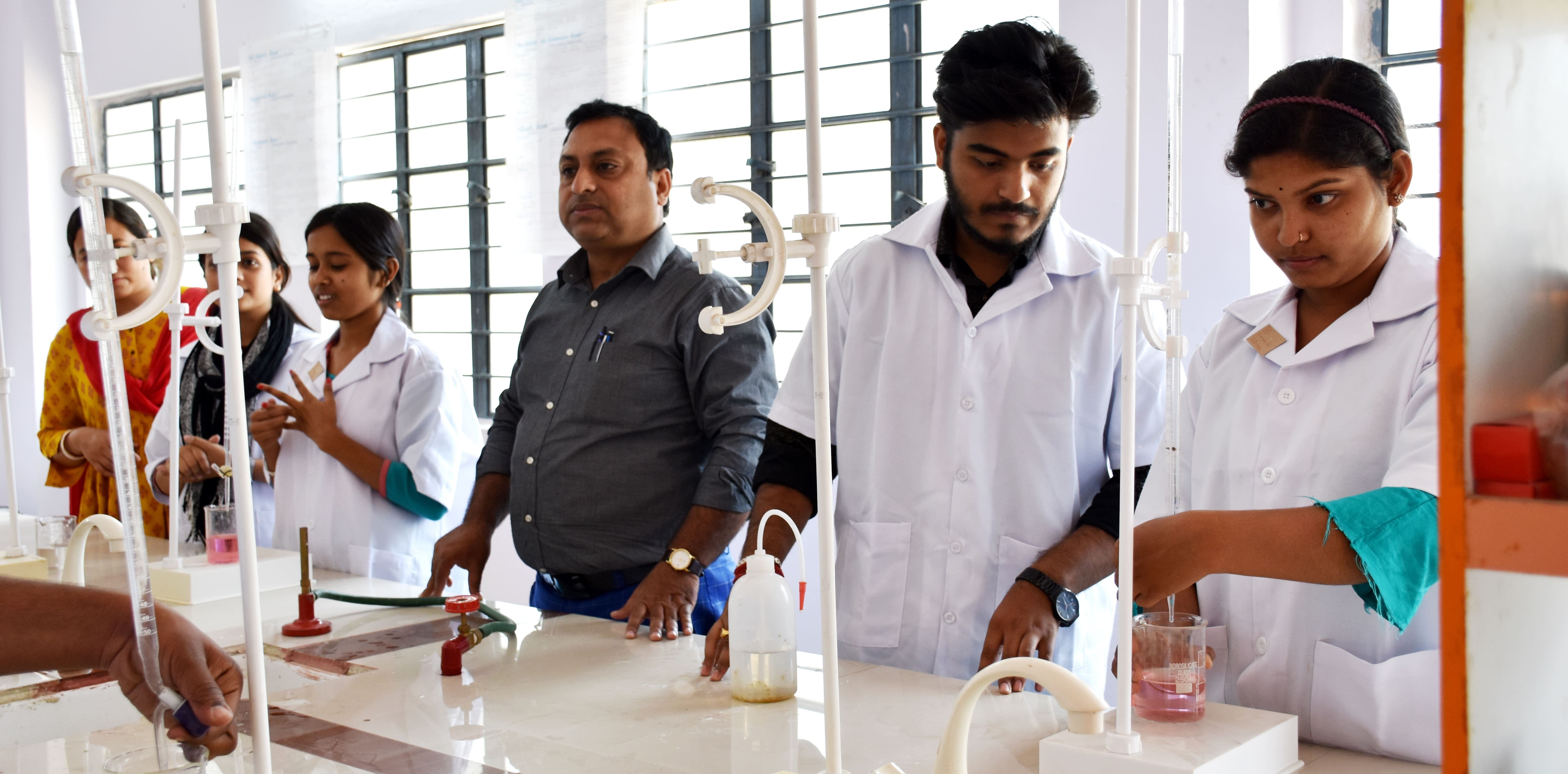 Genex College of Pharmaceutical Science and Technology Hooghly Practical Training photo 8