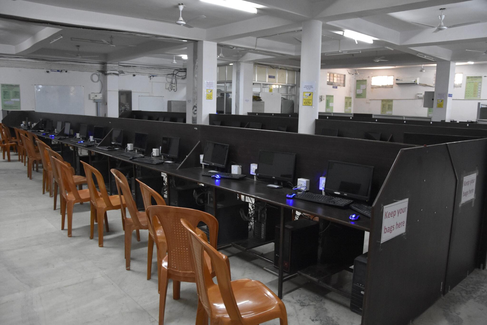 UEM Jaipur CSE Lab photo 1