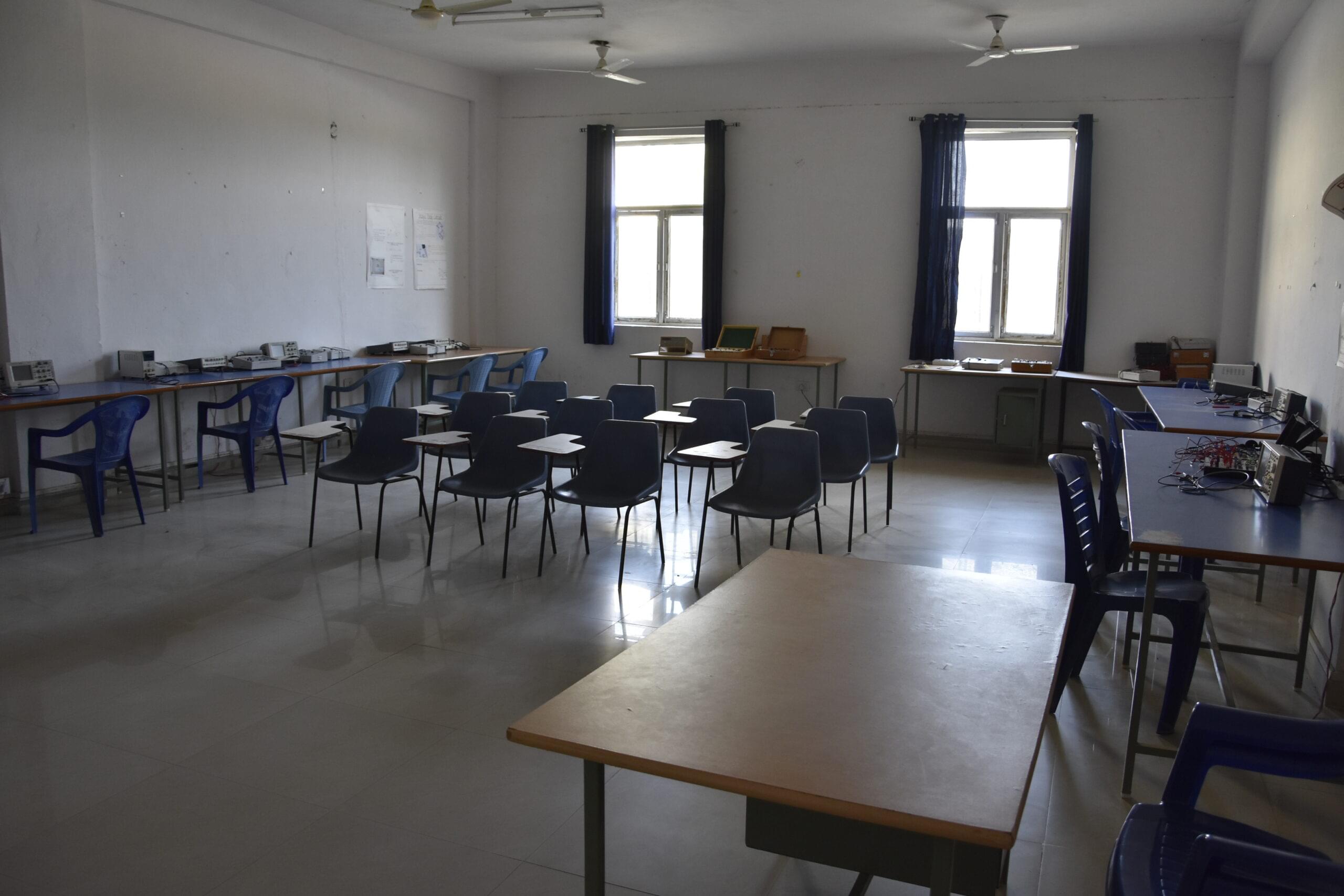 UEM Jaipur ECE Lab photo 2