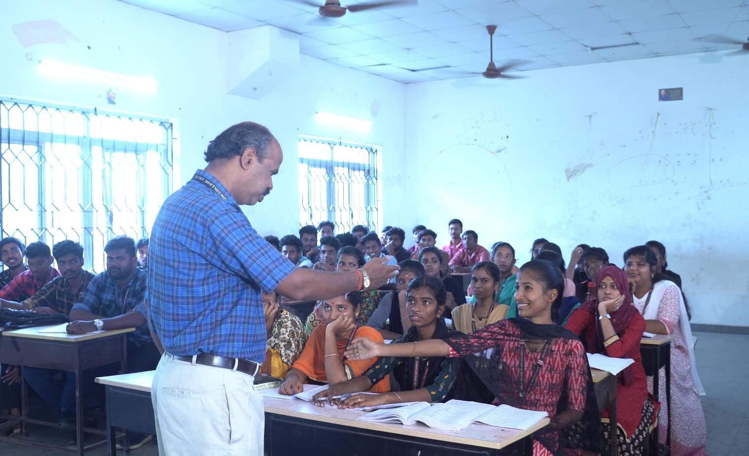 Sindhi College Campus Building photo 4