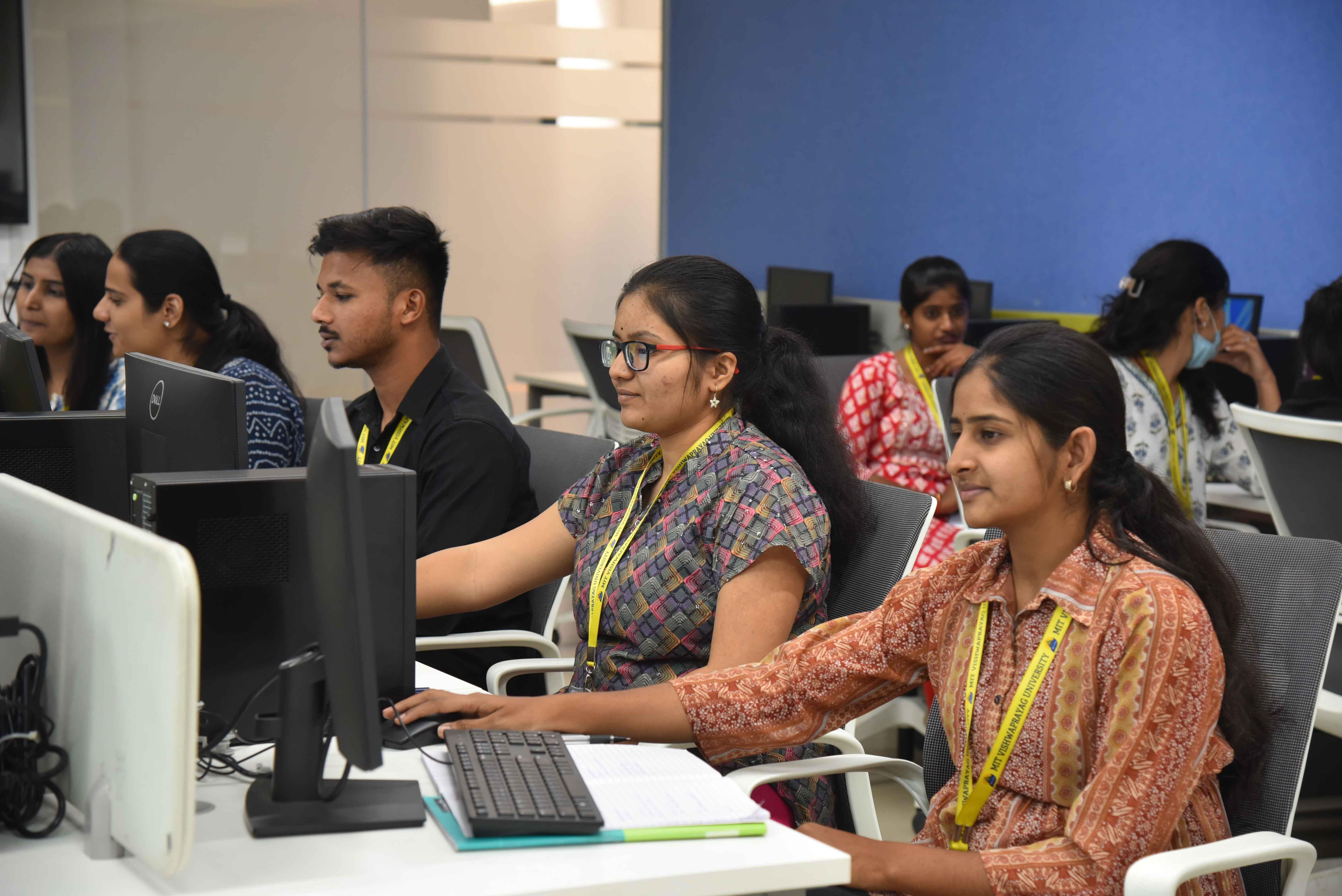 MIT Vishwaprayag University Solapur BCA Lab photo 1