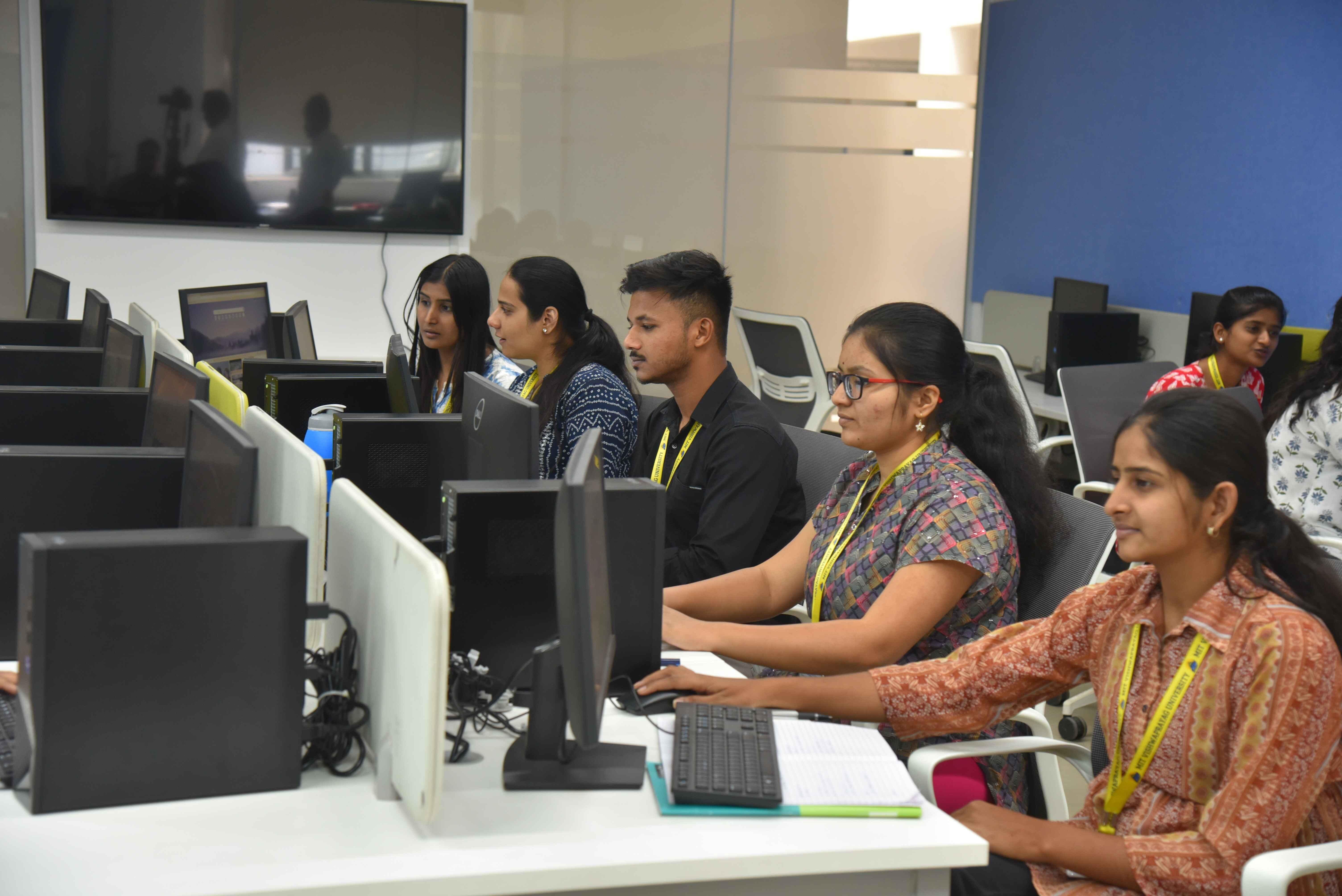 MIT Vishwaprayag University Solapur BCA Lab photo 2