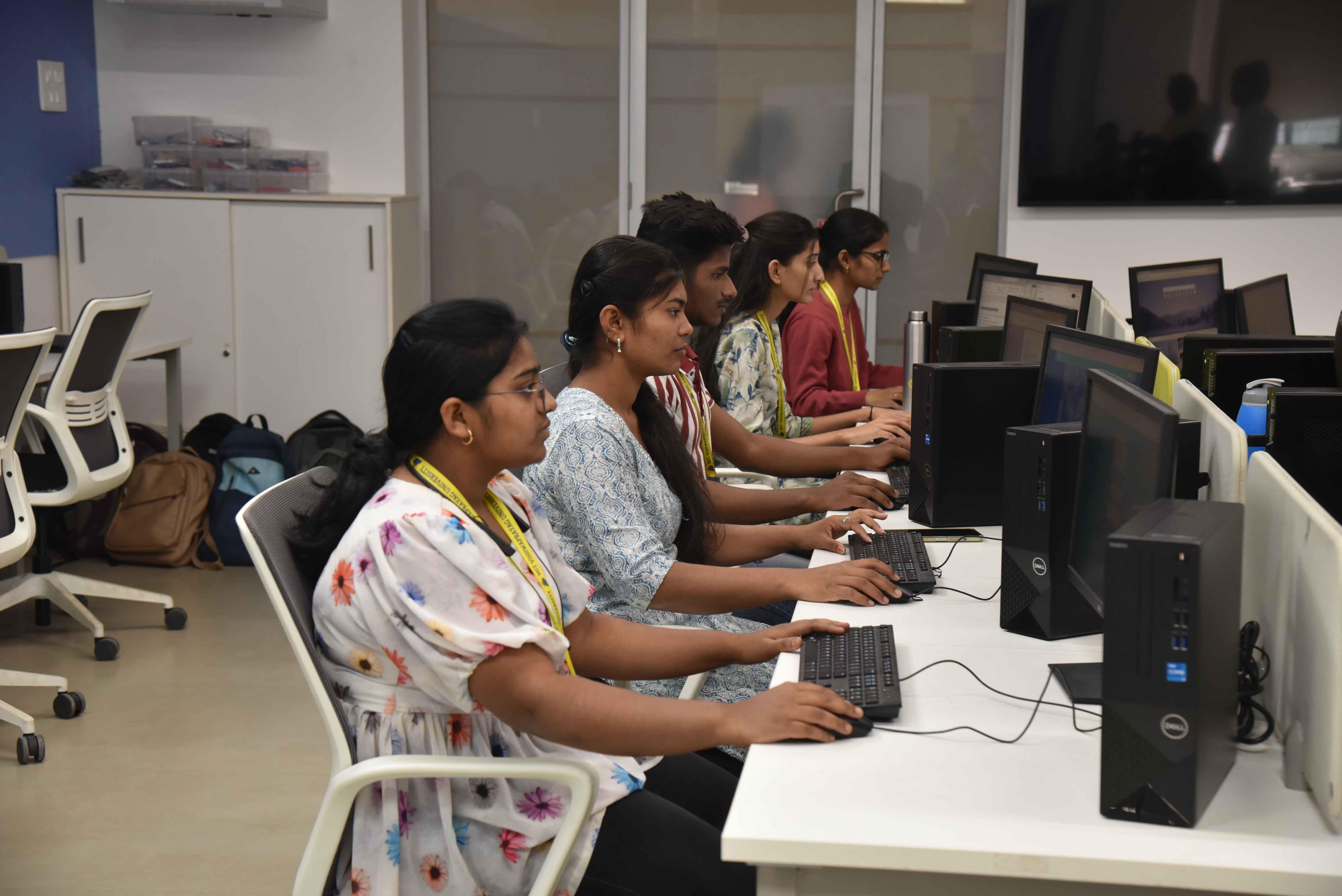 MIT Vishwaprayag University Solapur BCA Lab photo 5