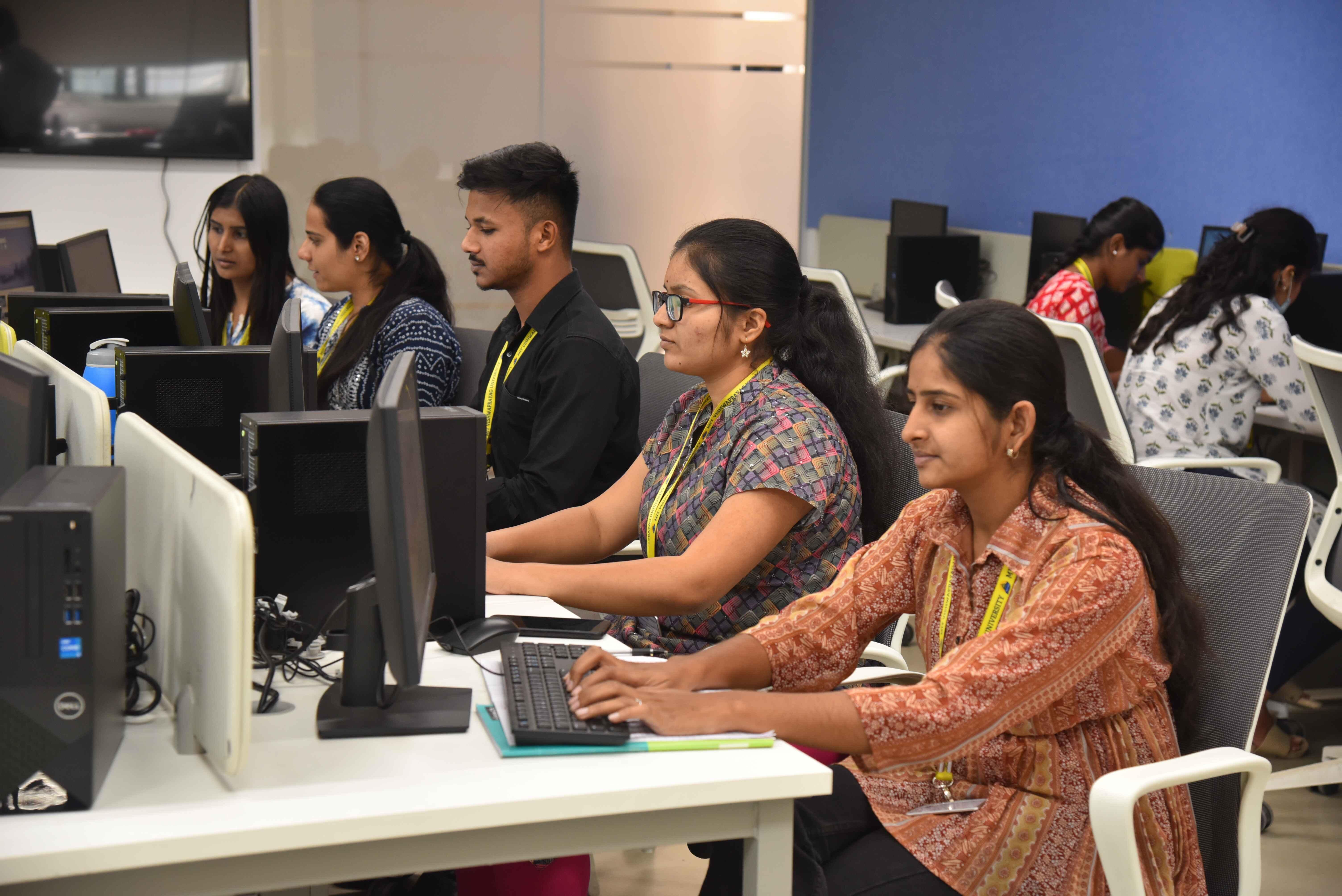 MIT Vishwaprayag University Solapur BCA Lab photo 8