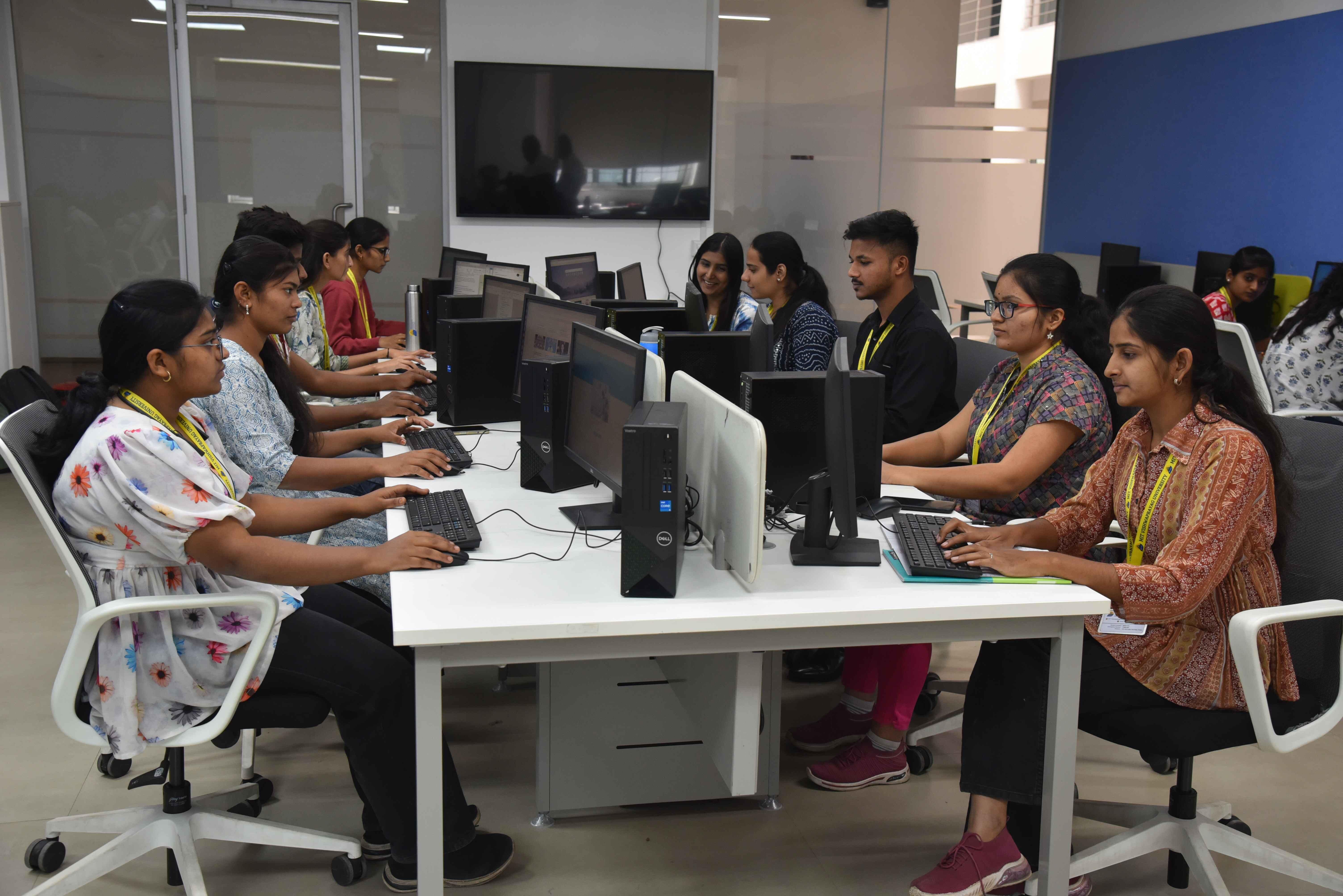 MIT Vishwaprayag University Solapur BCA Lab photo 9