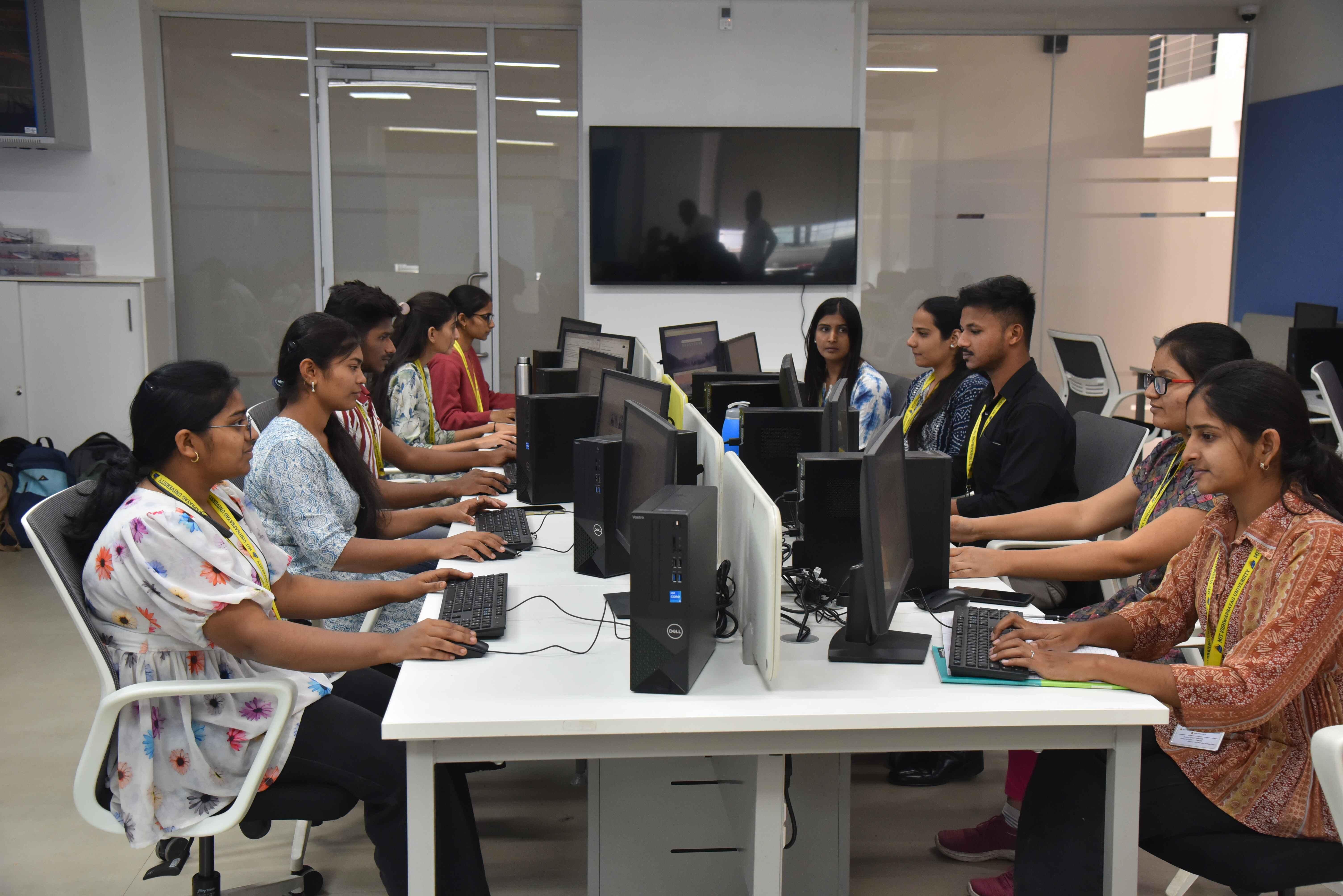 MIT Vishwaprayag University Solapur BCA Lab photo 10