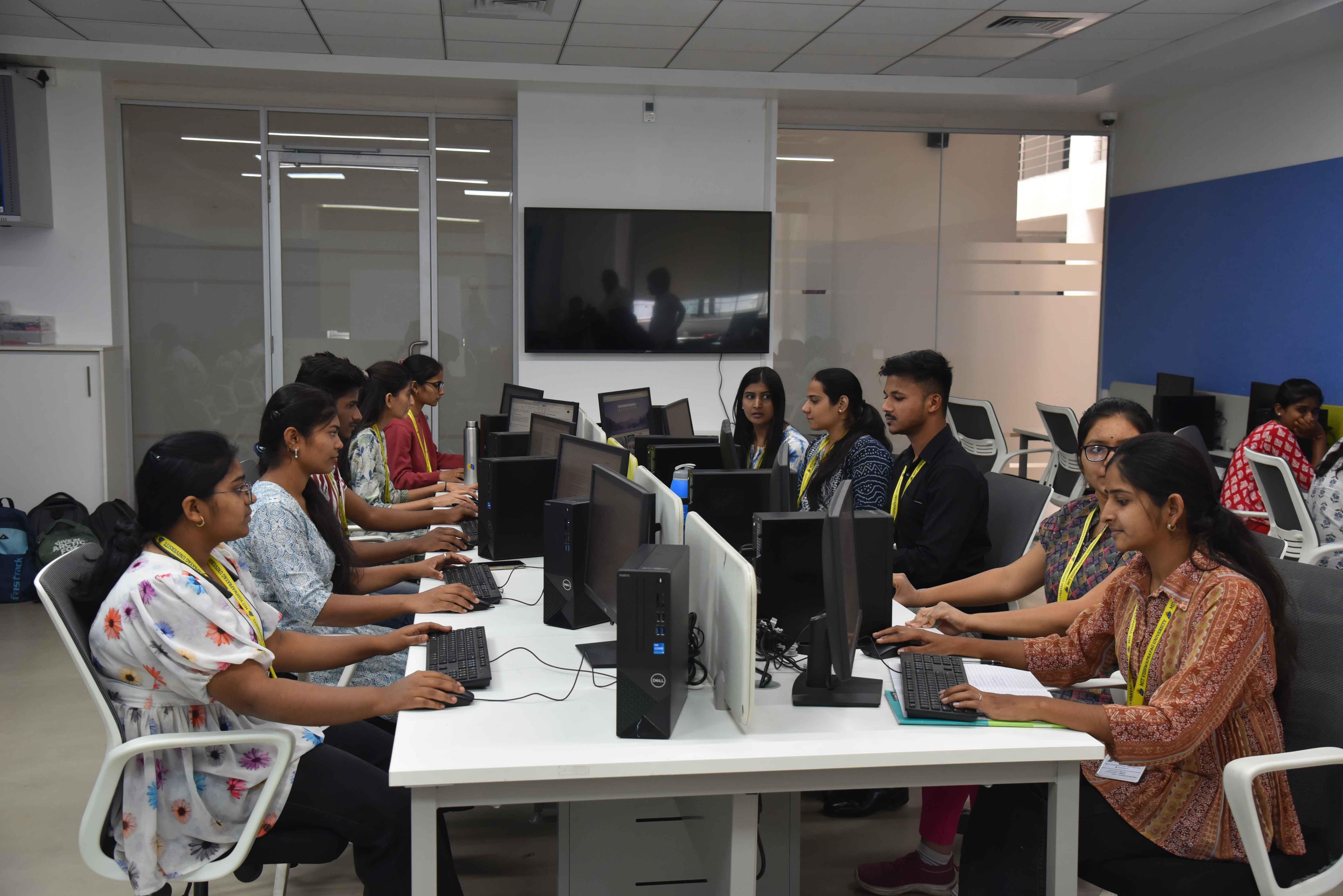 MIT Vishwaprayag University Solapur BCA Lab photo 11