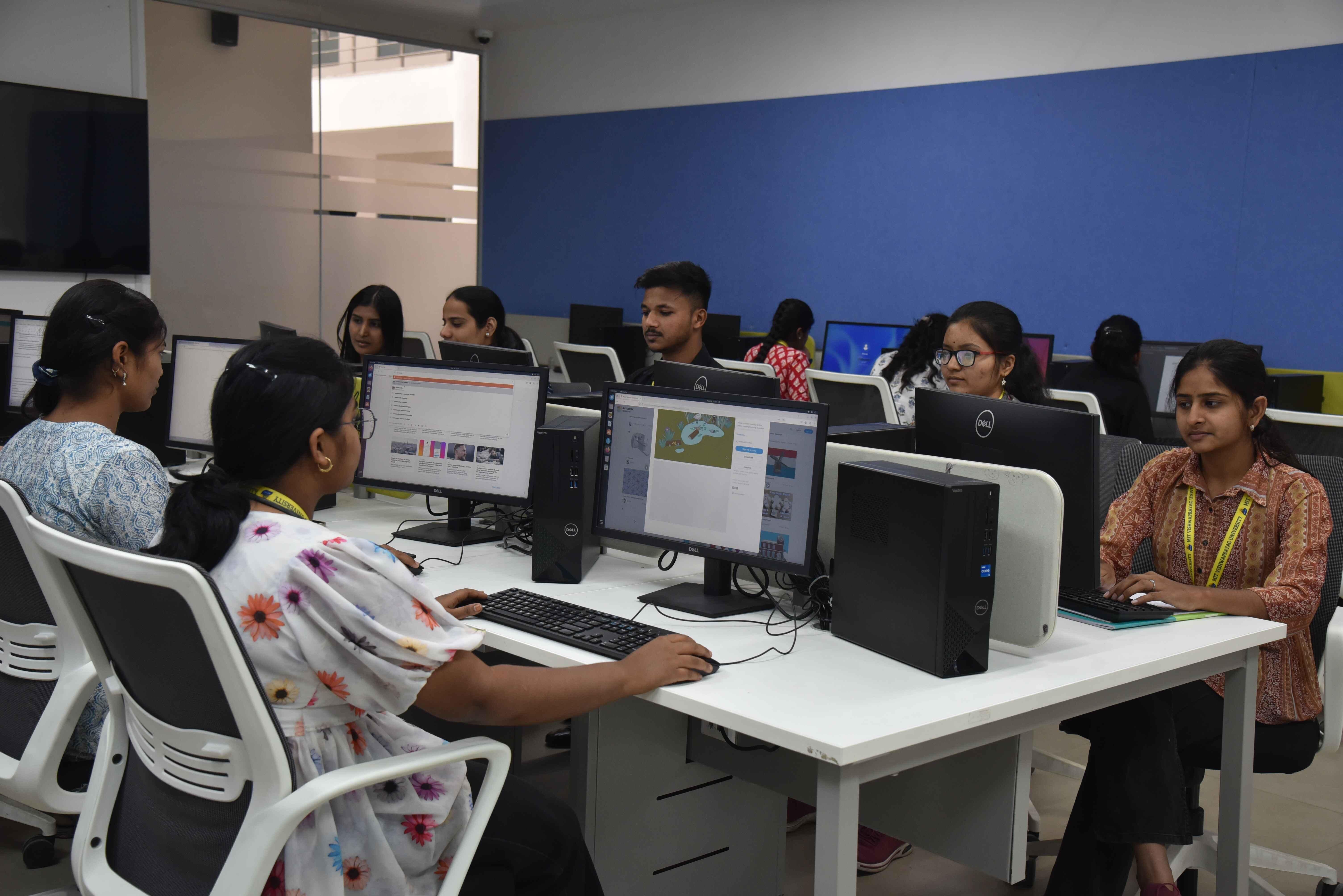 MIT Vishwaprayag University Solapur BCA Lab photo 12