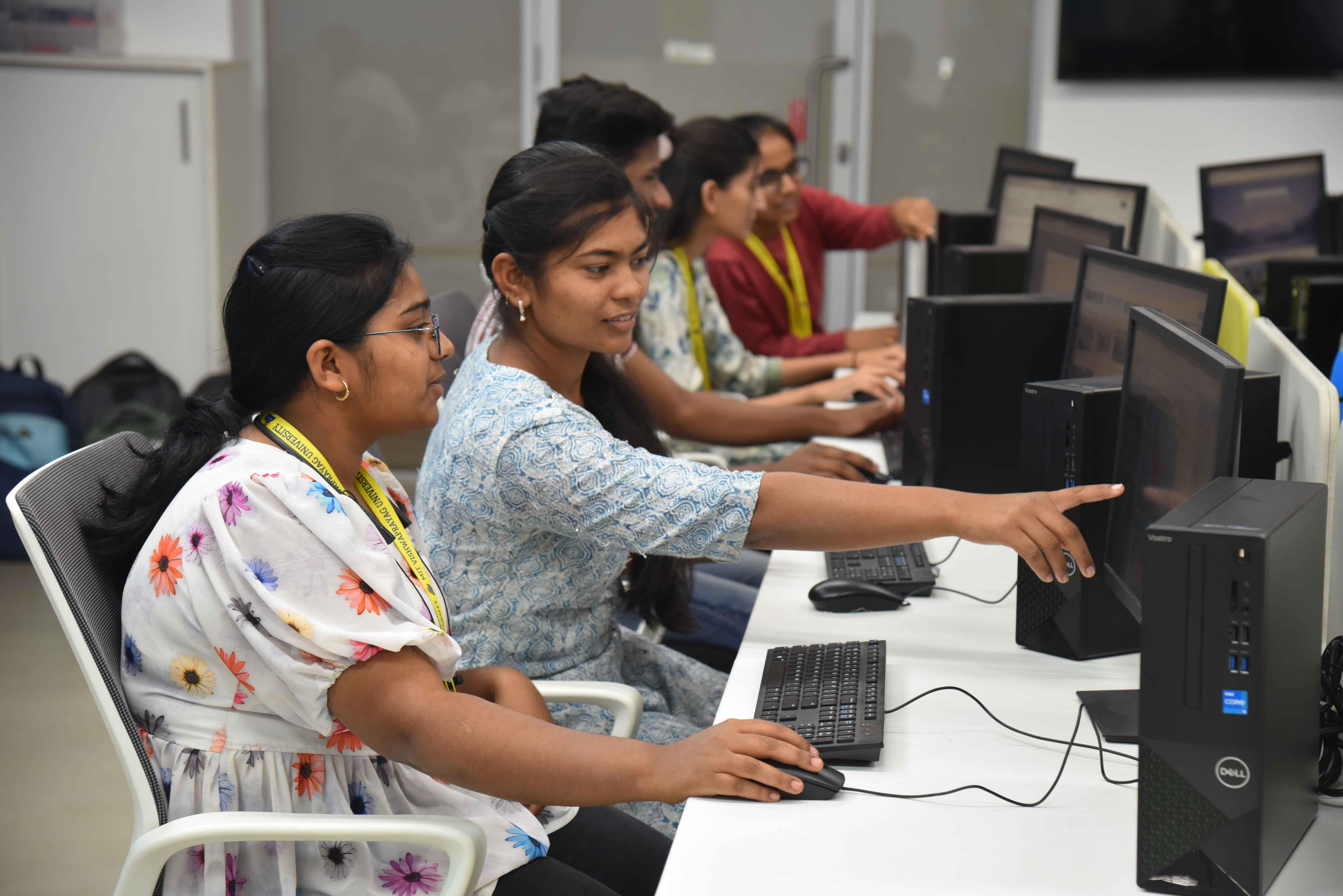 MIT Vishwaprayag University Solapur BCA Lab photo 17