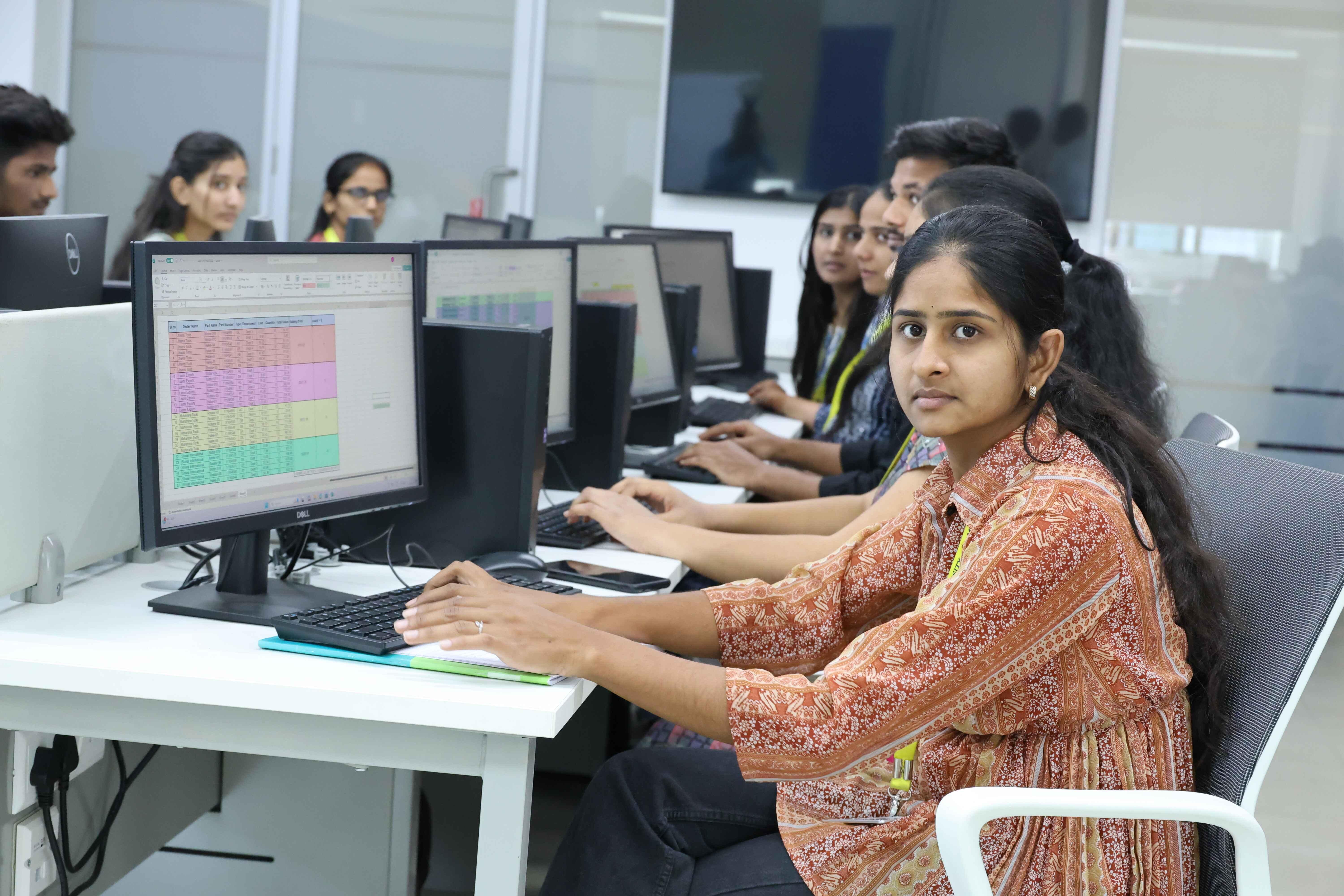 MIT Vishwaprayag University Solapur BCA Lab photo 20