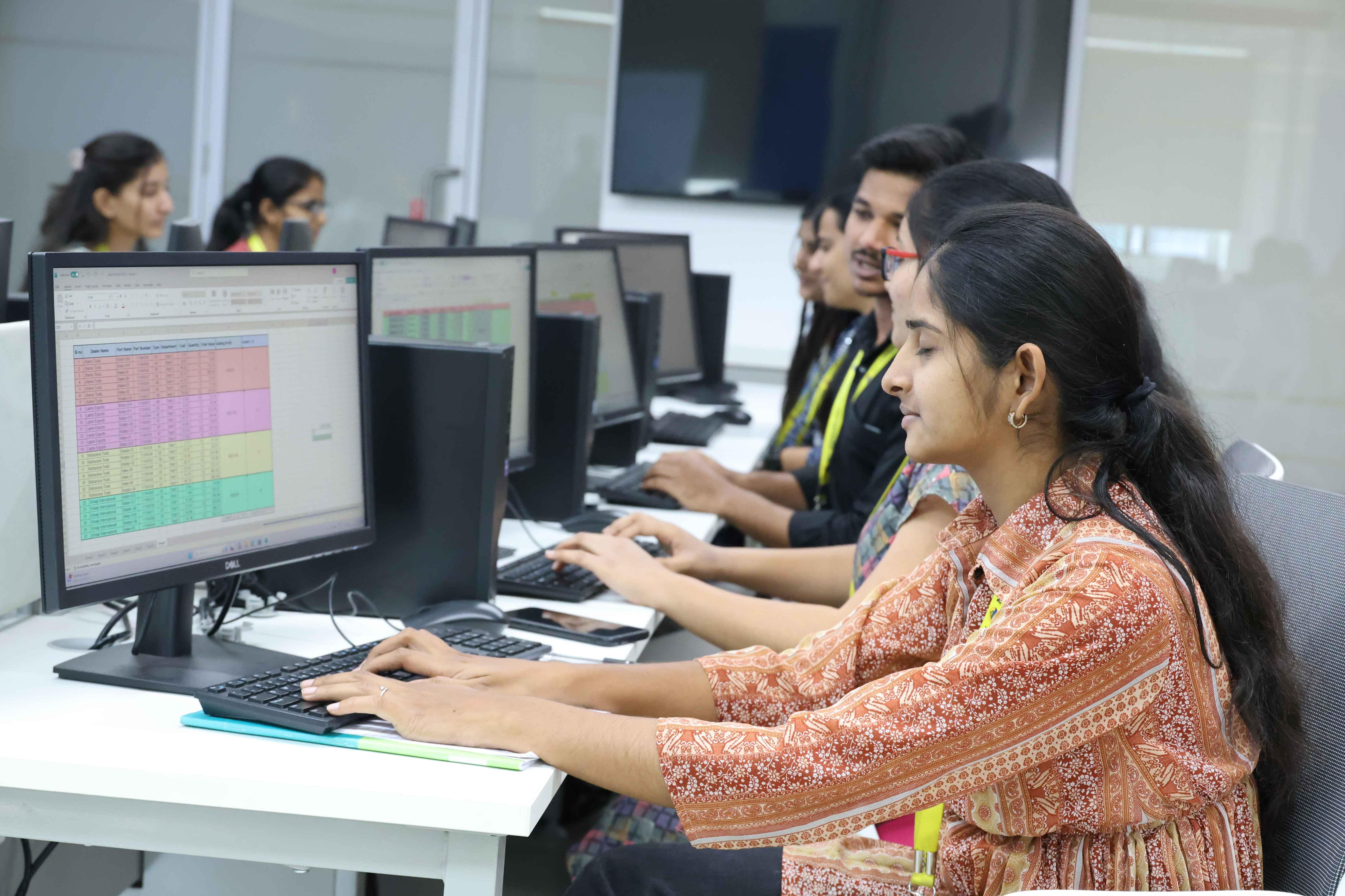 MIT Vishwaprayag University Solapur BCA Lab photo 22