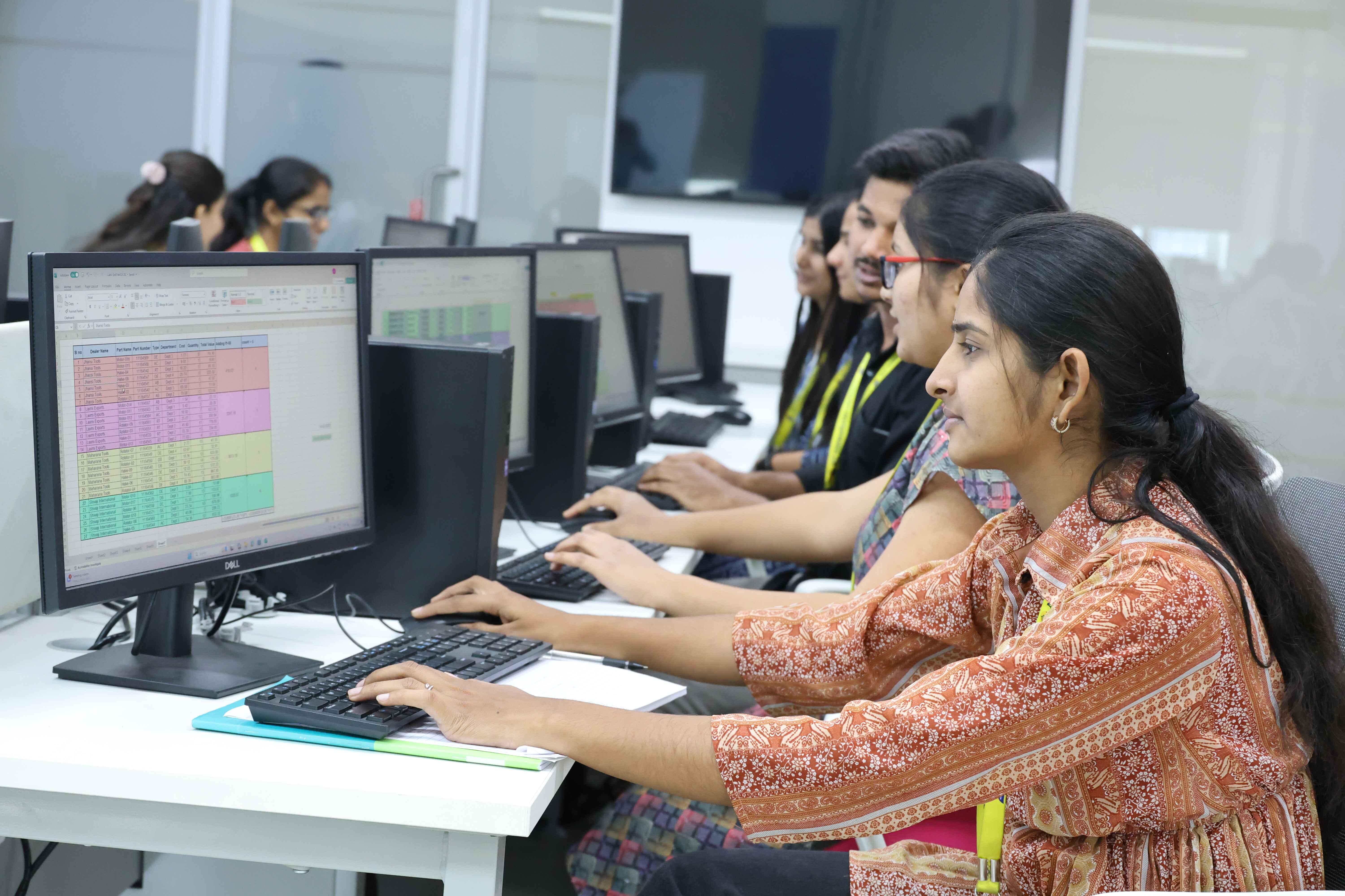 MIT Vishwaprayag University Solapur BCA Lab photo 24