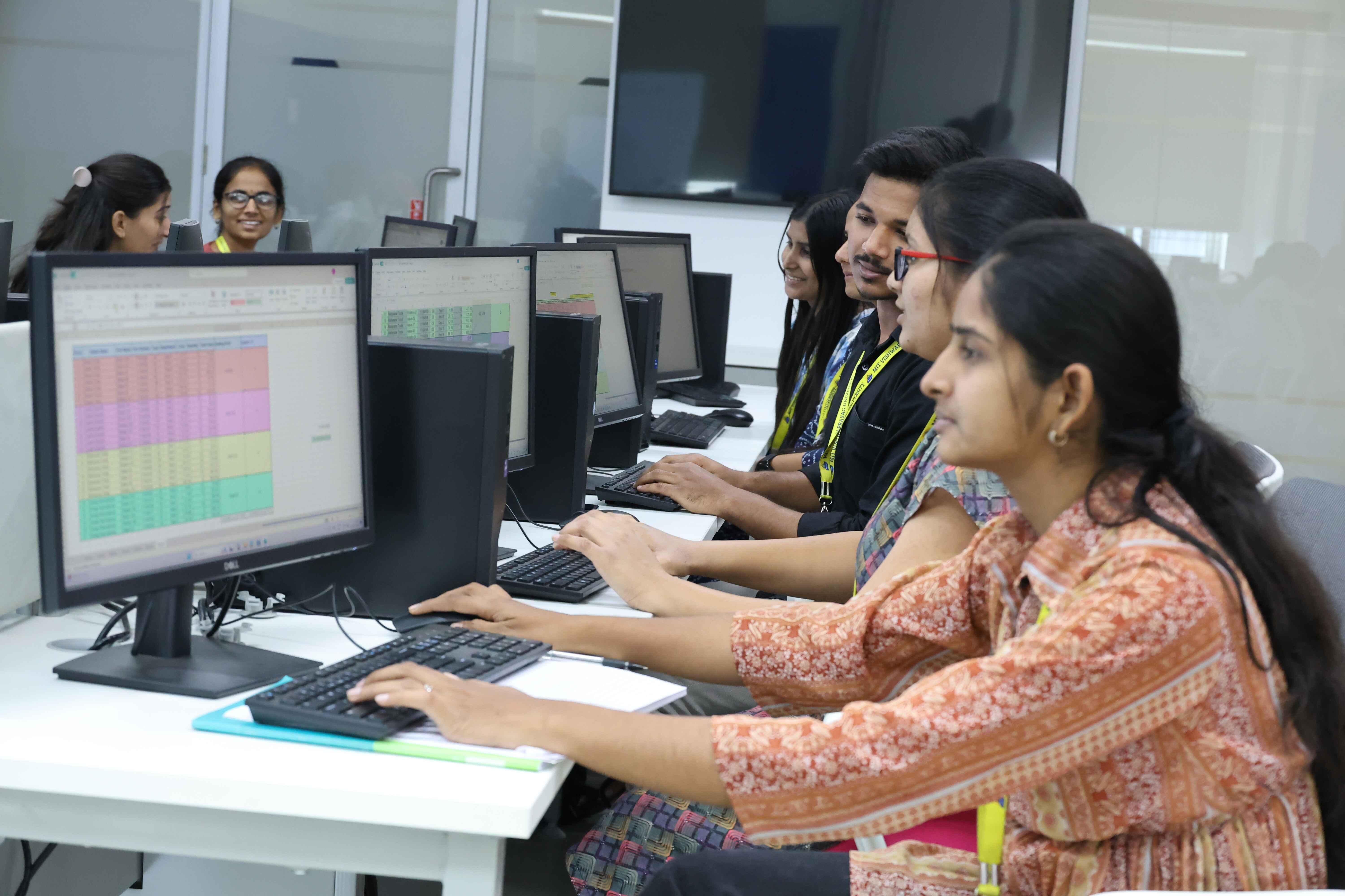 MIT Vishwaprayag University Solapur BCA Lab photo 25