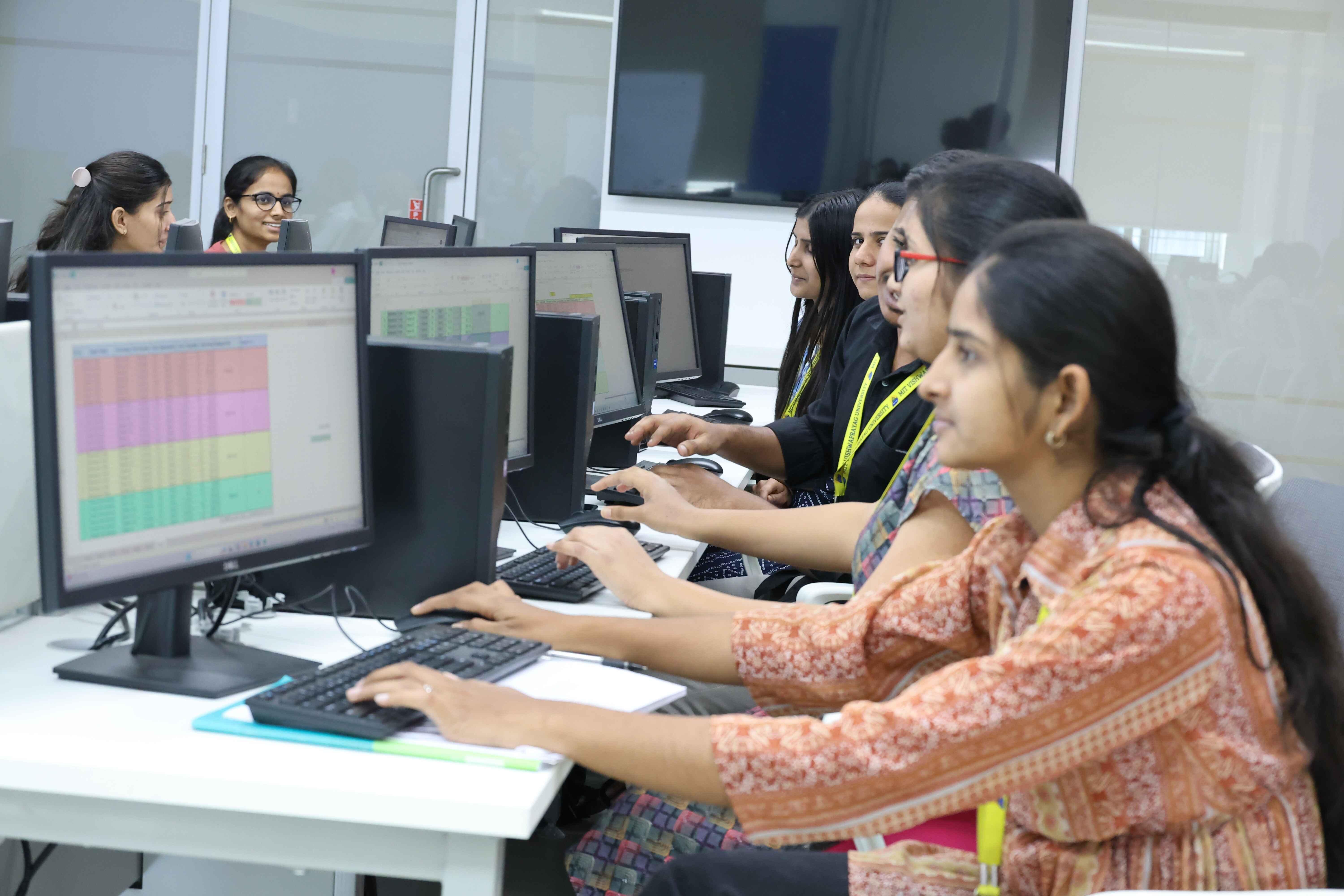 MIT Vishwaprayag University Solapur BCA Lab photo 26