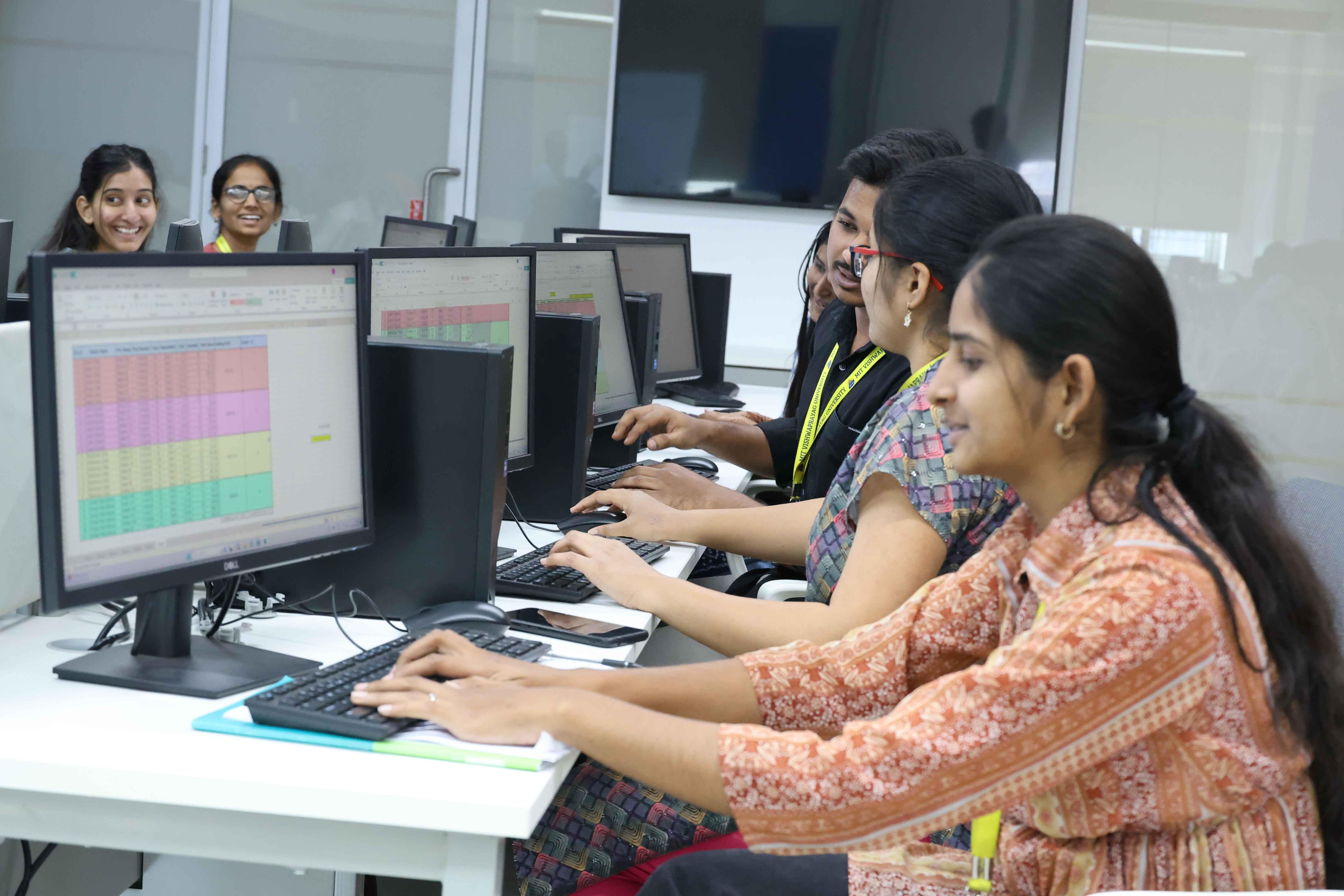 MIT Vishwaprayag University Solapur BCA Lab photo 27