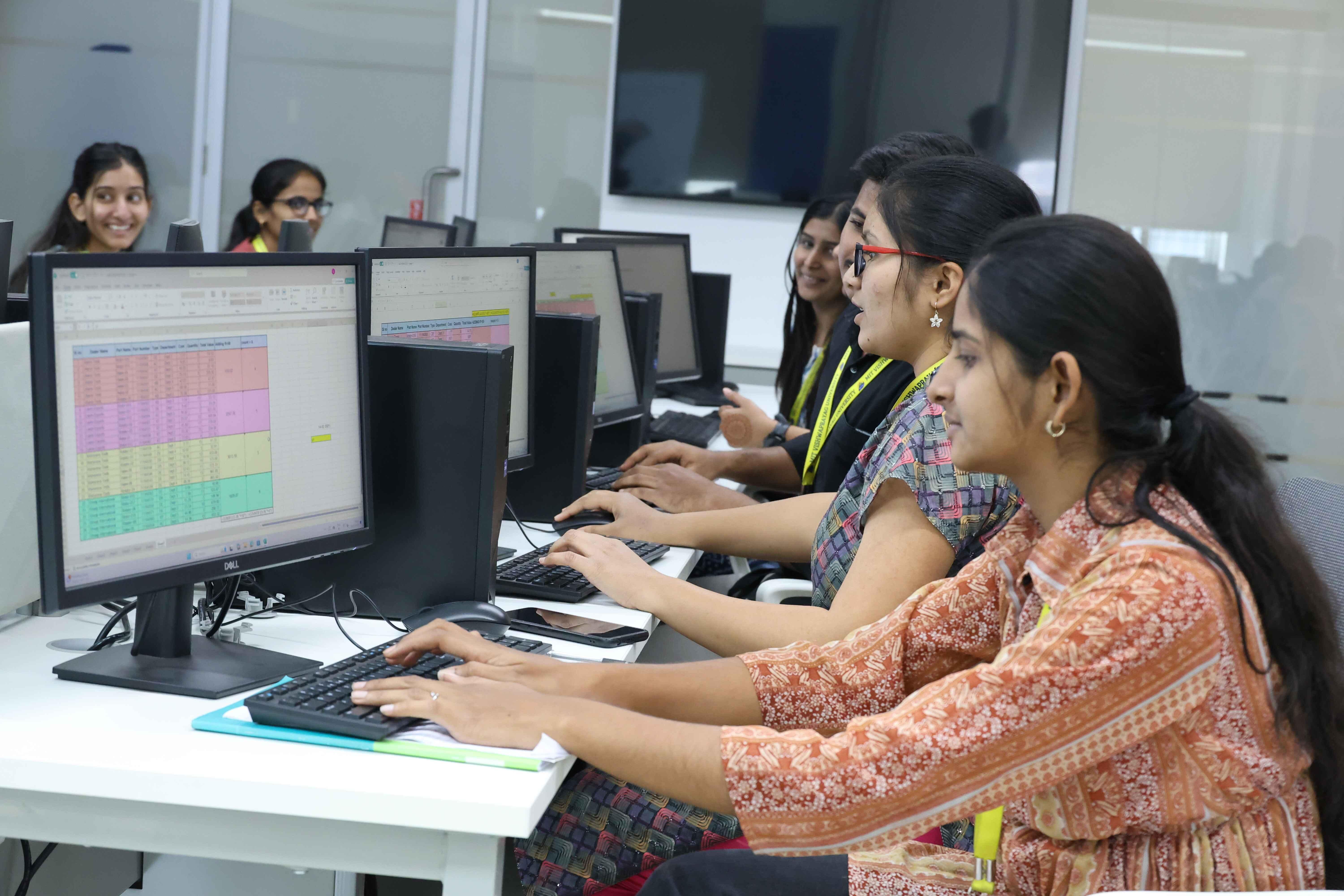 MIT Vishwaprayag University Solapur BCA Lab photo 28