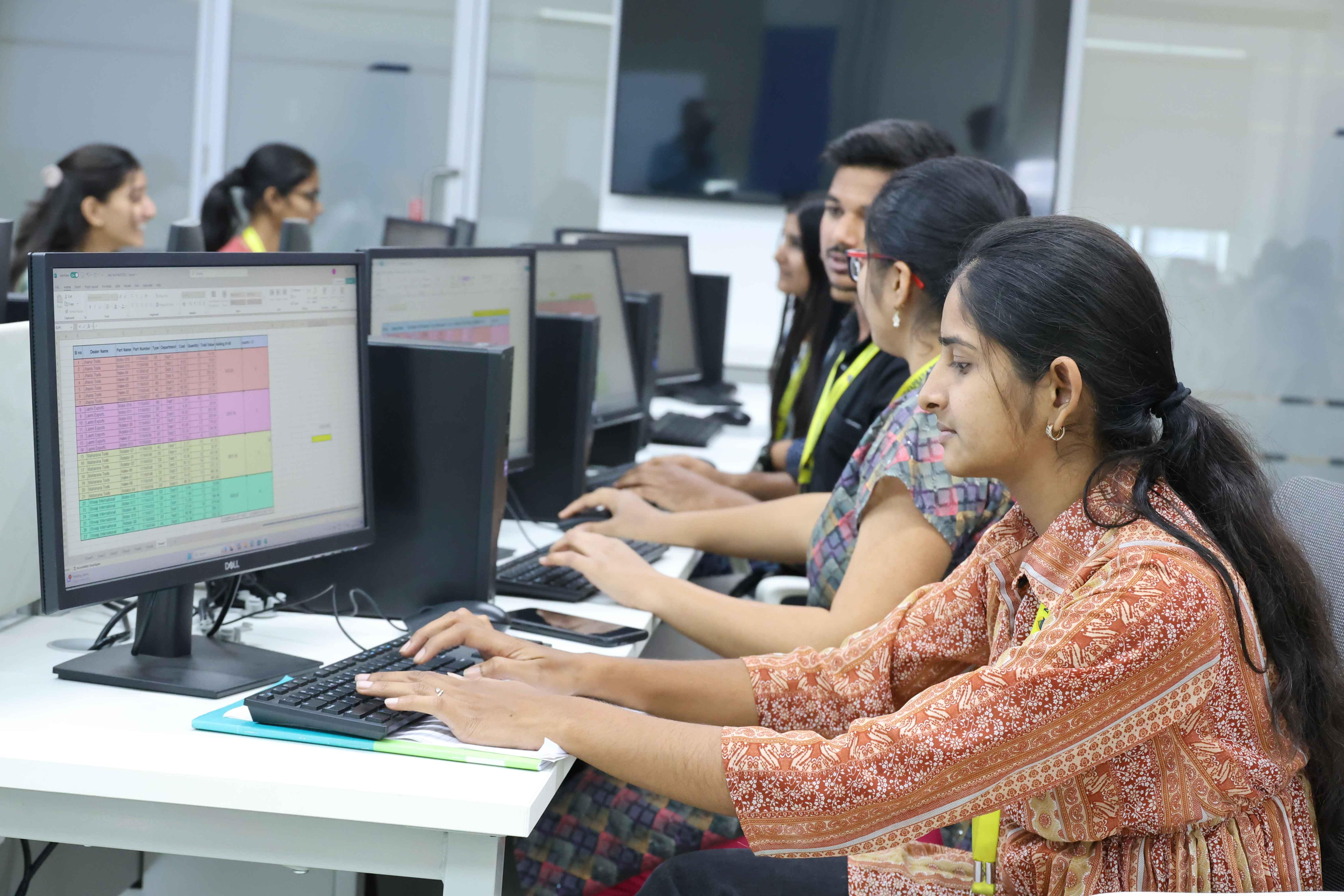 MIT Vishwaprayag University Solapur BCA Lab photo 29