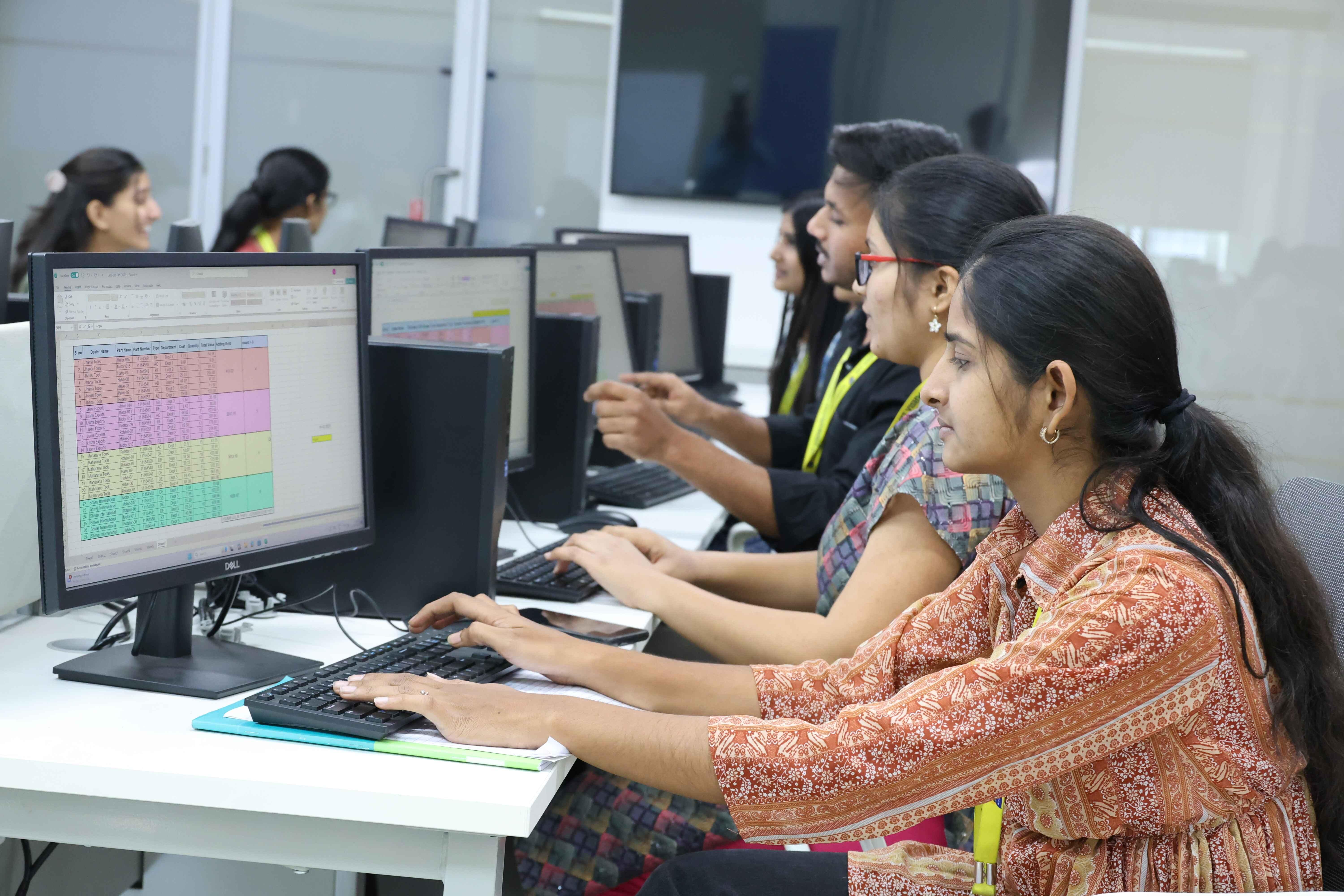 MIT Vishwaprayag University Solapur BCA Lab photo 30