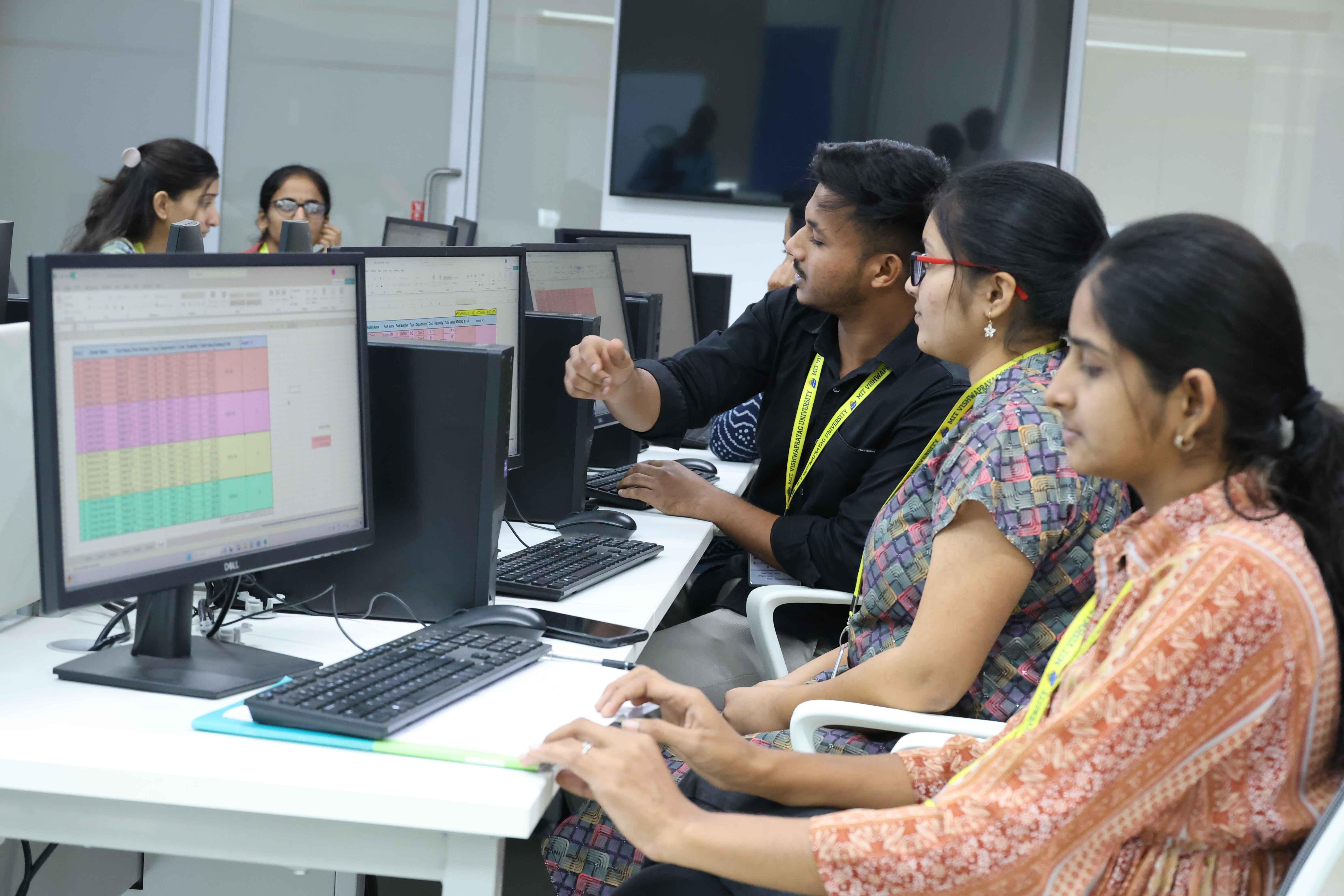 MIT Vishwaprayag University Solapur BCA Lab photo 32