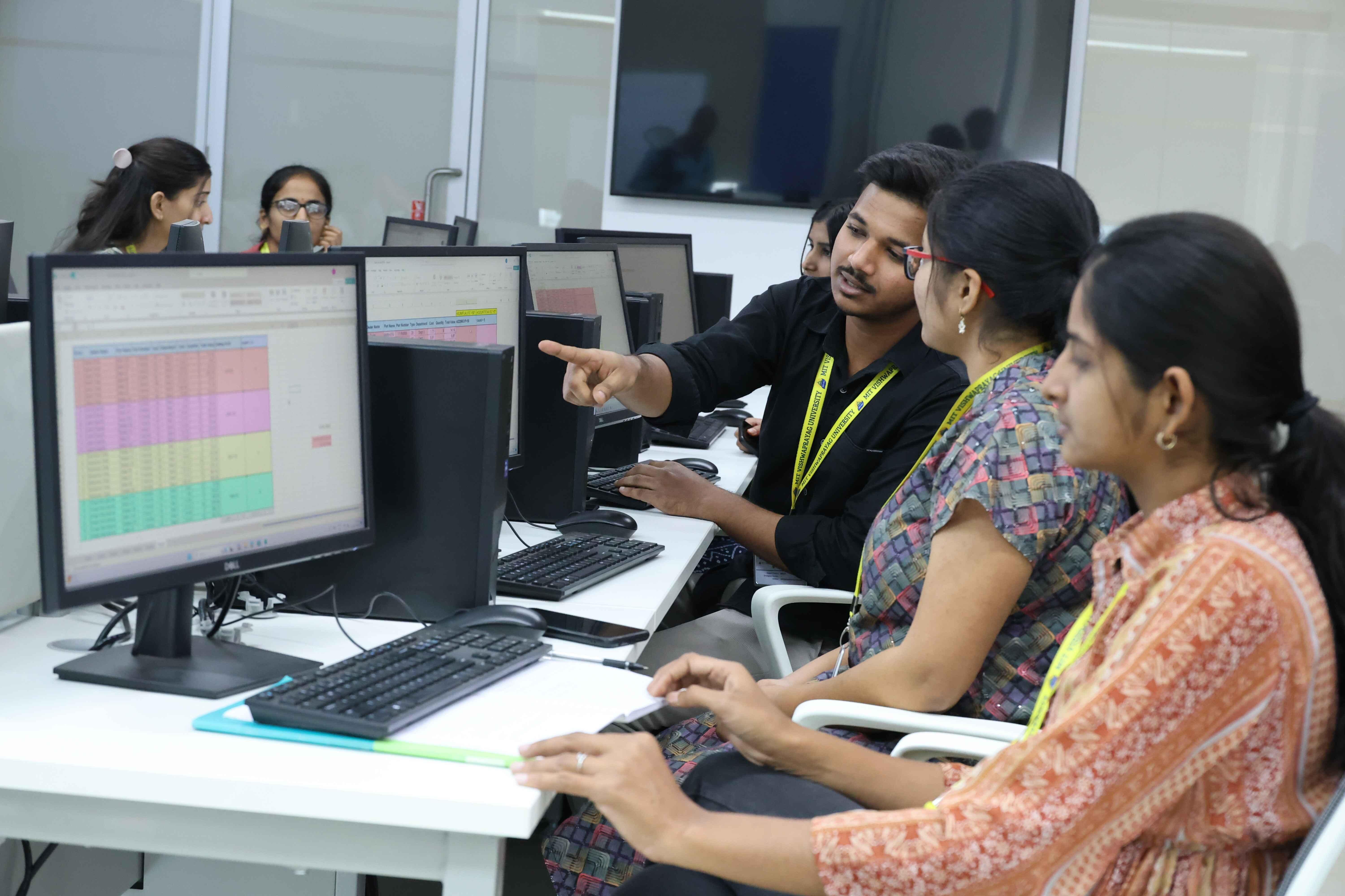 MIT Vishwaprayag University Solapur BCA Lab photo 33