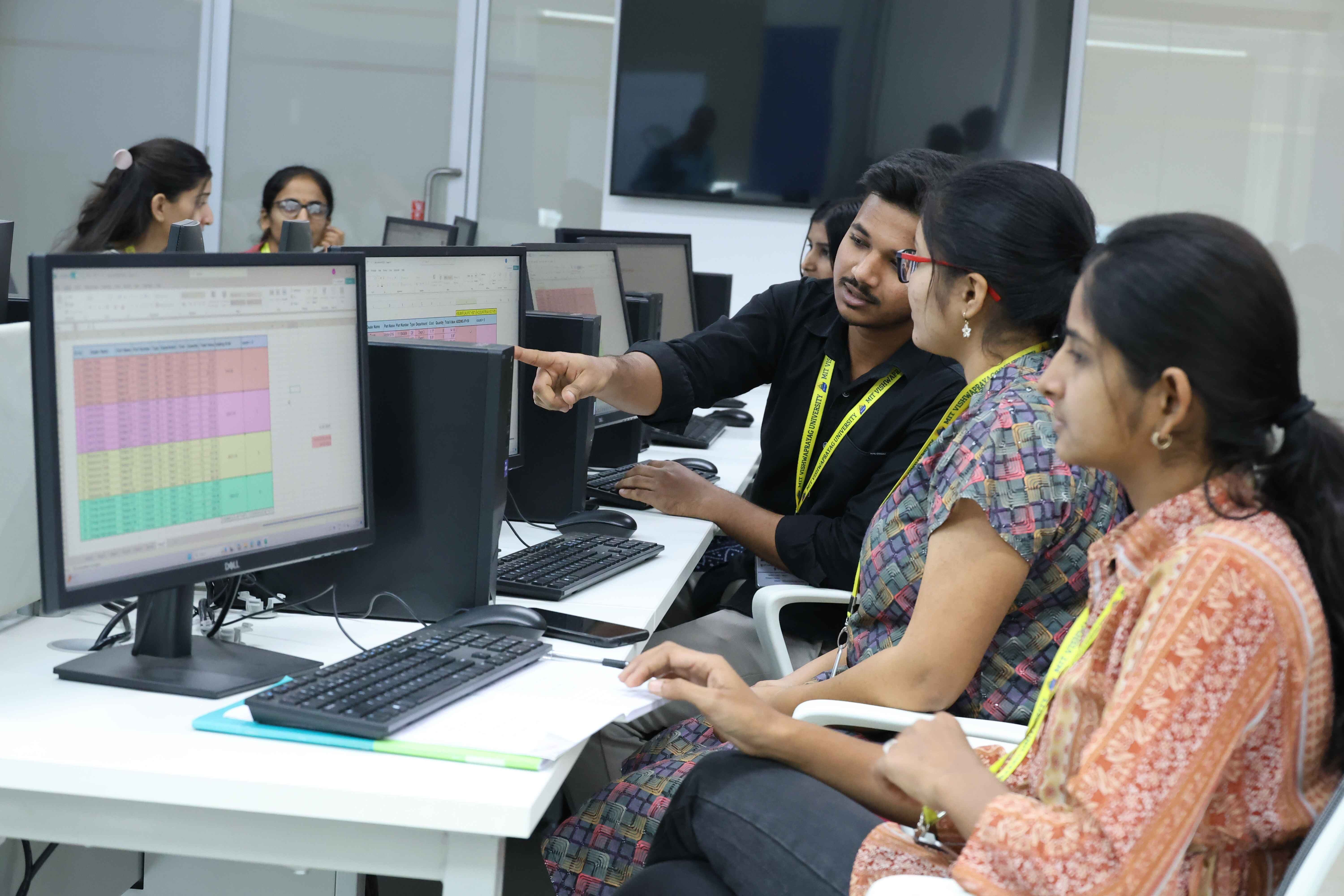 MIT Vishwaprayag University Solapur BCA Lab photo 34